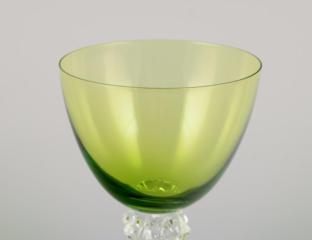 Val St. Lambert. Juego de cuatro copas de vino blanco en vidrio verde y transparente. en Excelente estado para la venta en Copenhagen, DK