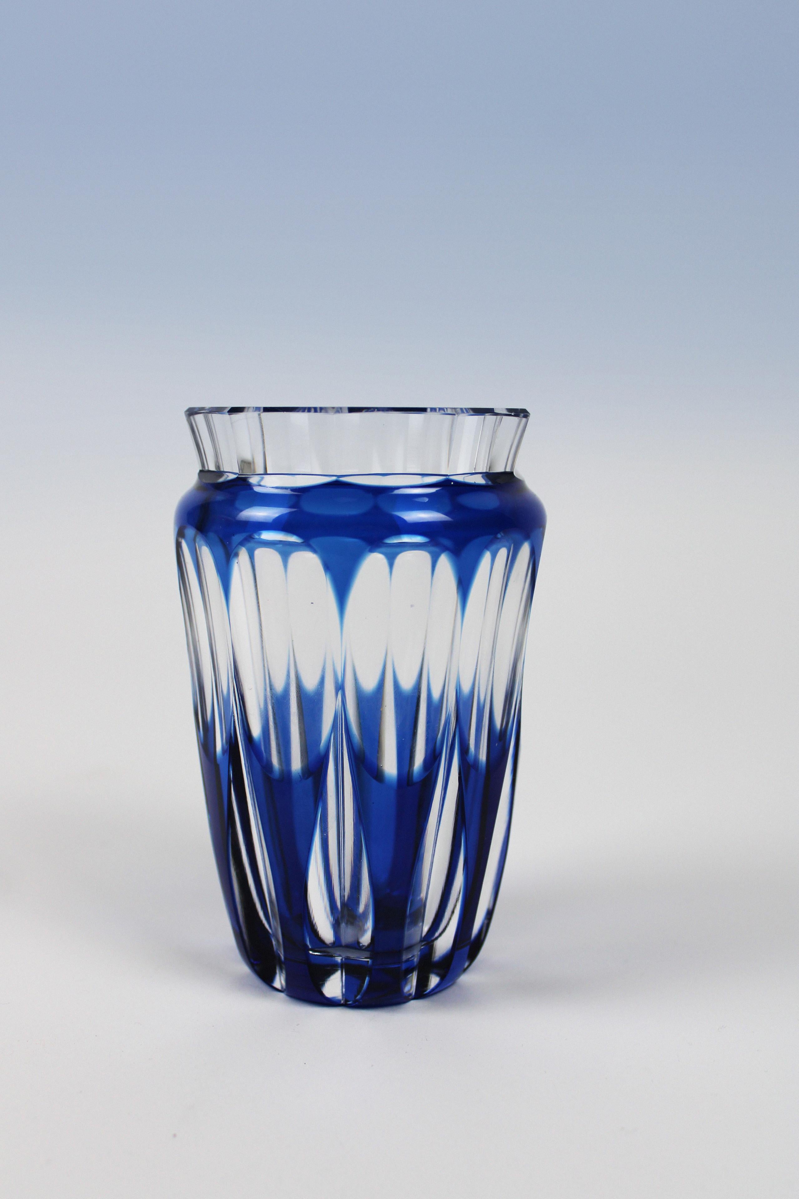 Mid-Century Modern Vase Art Glass Crystal Blue Art Deco signé Val St Lambert, Belgique, années 1950 en vente