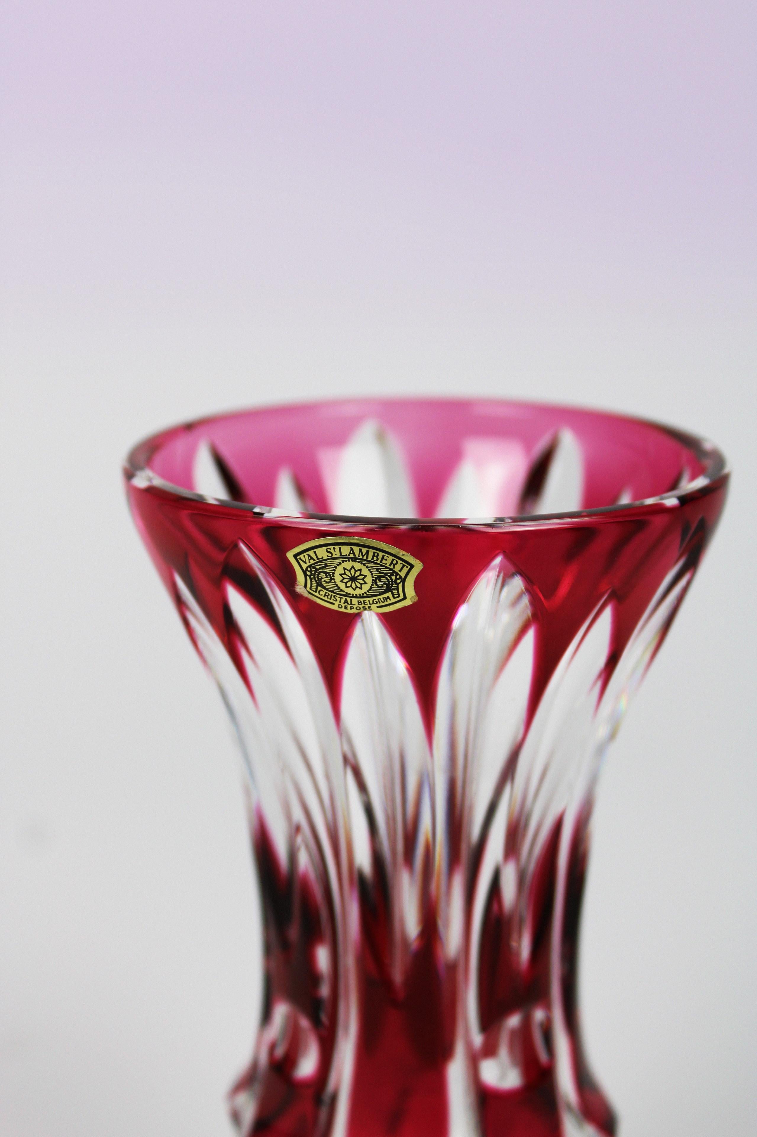 Val St Lambert Vase Kristall Kunstglas Rot Vintage Art Deco Signiert 1950er Belgien (Belgisch) im Angebot