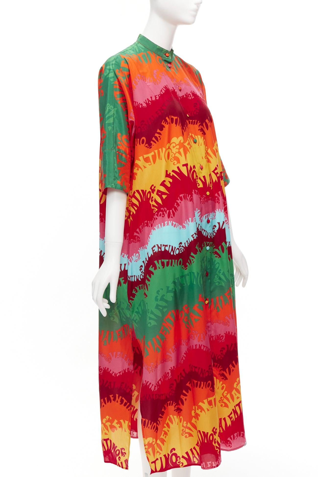 VALAENTINO GARAVANI Waves rainbow logo print silk cotton kaftan dress IT36 XS
Reference: AAWC/A00697
Brand: Valentino
Designer: Pier Paolo Piccioli
Collection: Waves
Material: Silk, Cotton
Color: Multicolour
Pattern: Logomania
Closure: Button
Extra