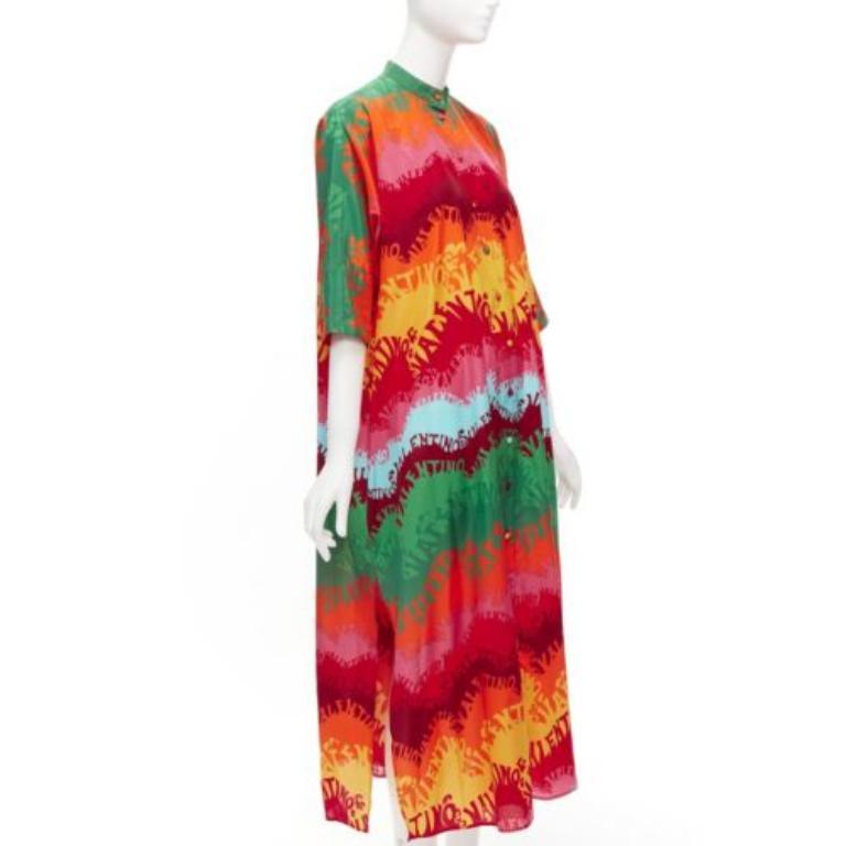 VALAENTINO GARAVANI Vestito caftano in seta e cotone con stampa logo arcobaleno IT36 XS
Riferimento: AAWC/A00697
Marchio: Valentino
Designer: Pier Paolo Piccioli
Collection'S: Onde
Materiale: Seta, Cotone
Colore: Multicolore
Modello:
