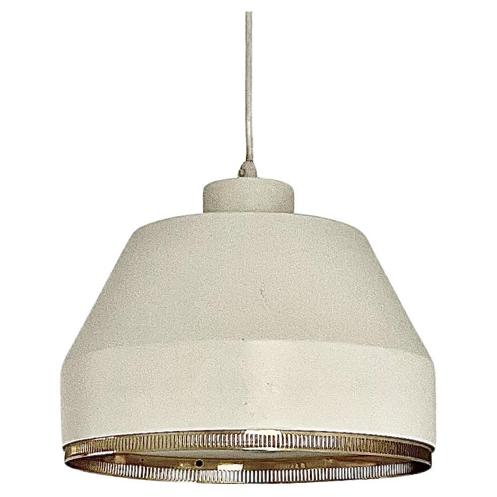 Lampe suspendue Valaistustyö 'AMA 500' avec détails en laiton par Aino Aalto, Finlande