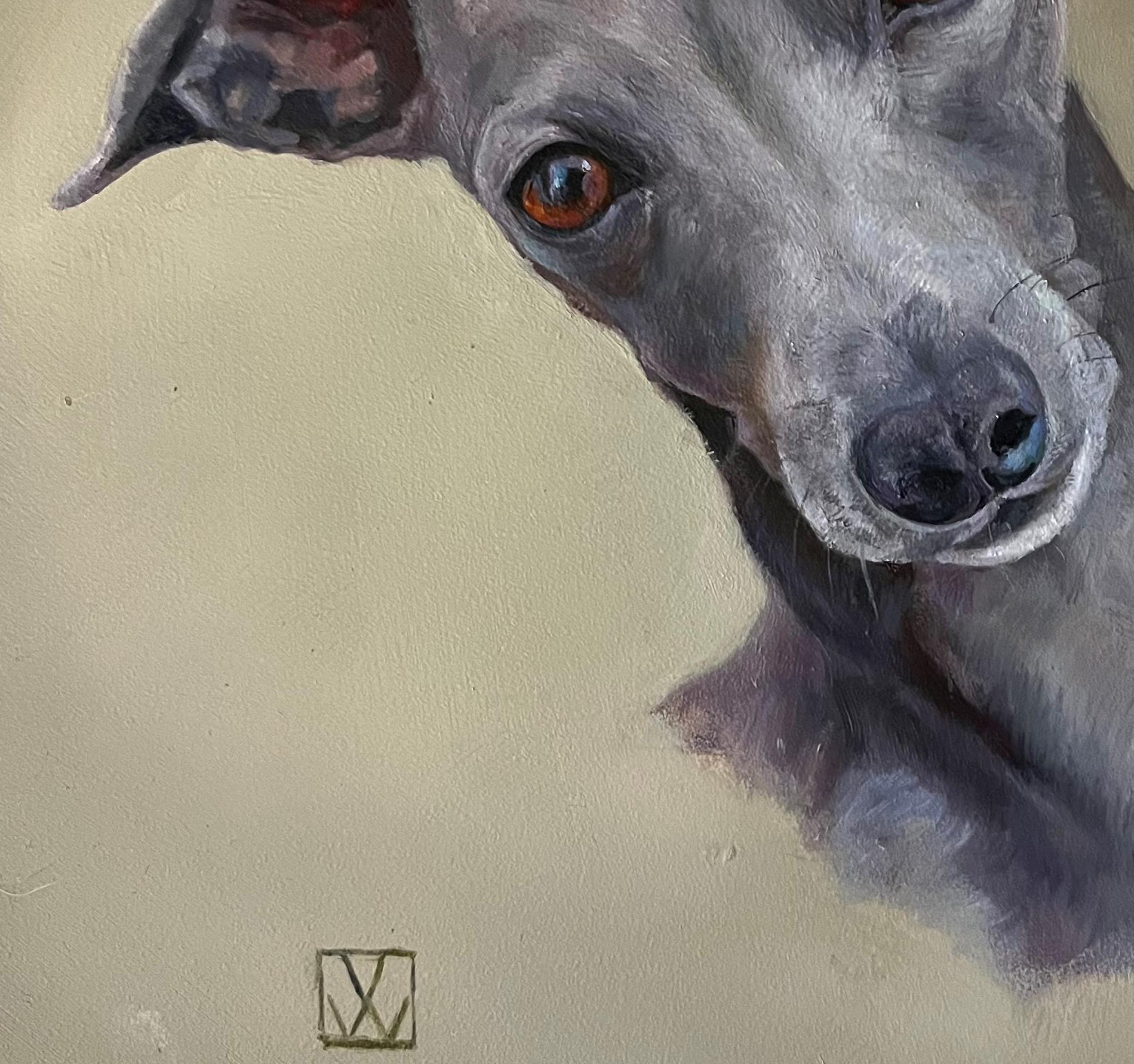 Ein raffinierter und eleganter Windhund-Wagen auf atmosphärischem Hintergrund (Grau), Portrait Painting, von Valarie Wolf