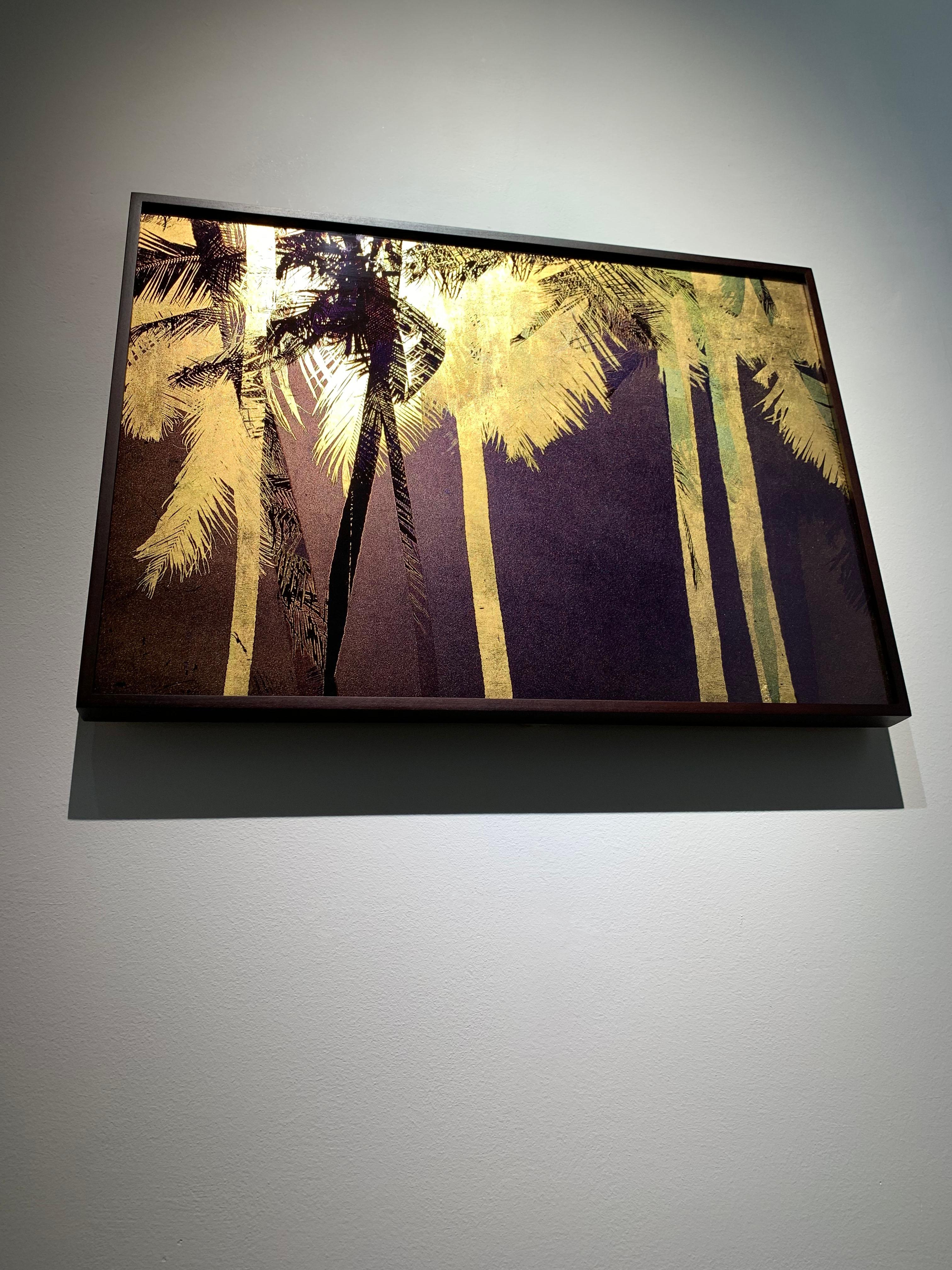 Sacred Palms – Fotodruck auf Glas mit 23,4 Karat Blattgold (Schwarz), Landscape Print, von Valda Bailey