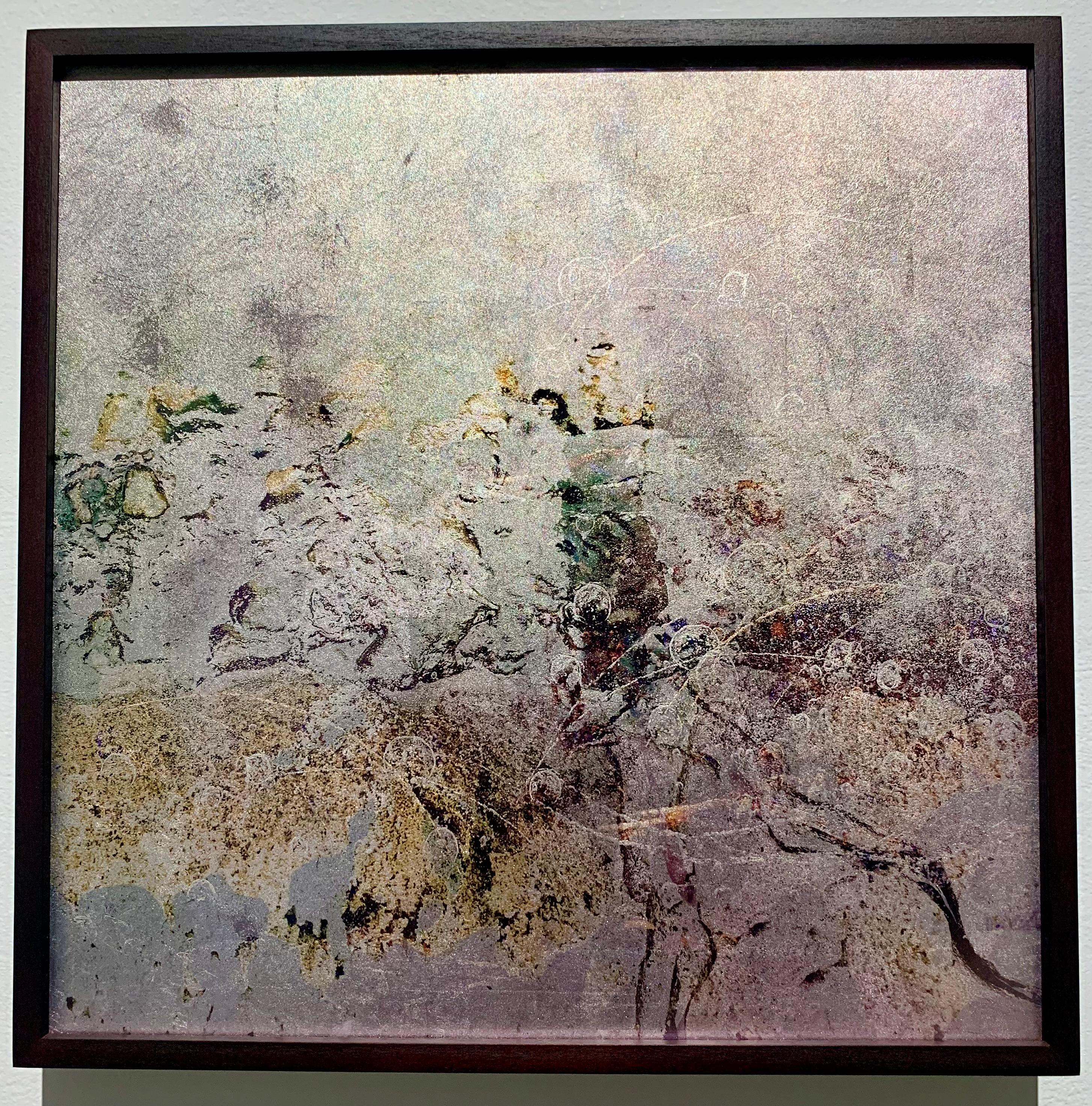 Cosmos II – Gedruckt auf Museumsglas, von Hand vergoldet mit Mond und Blattgold – Painting von Valda Bailey