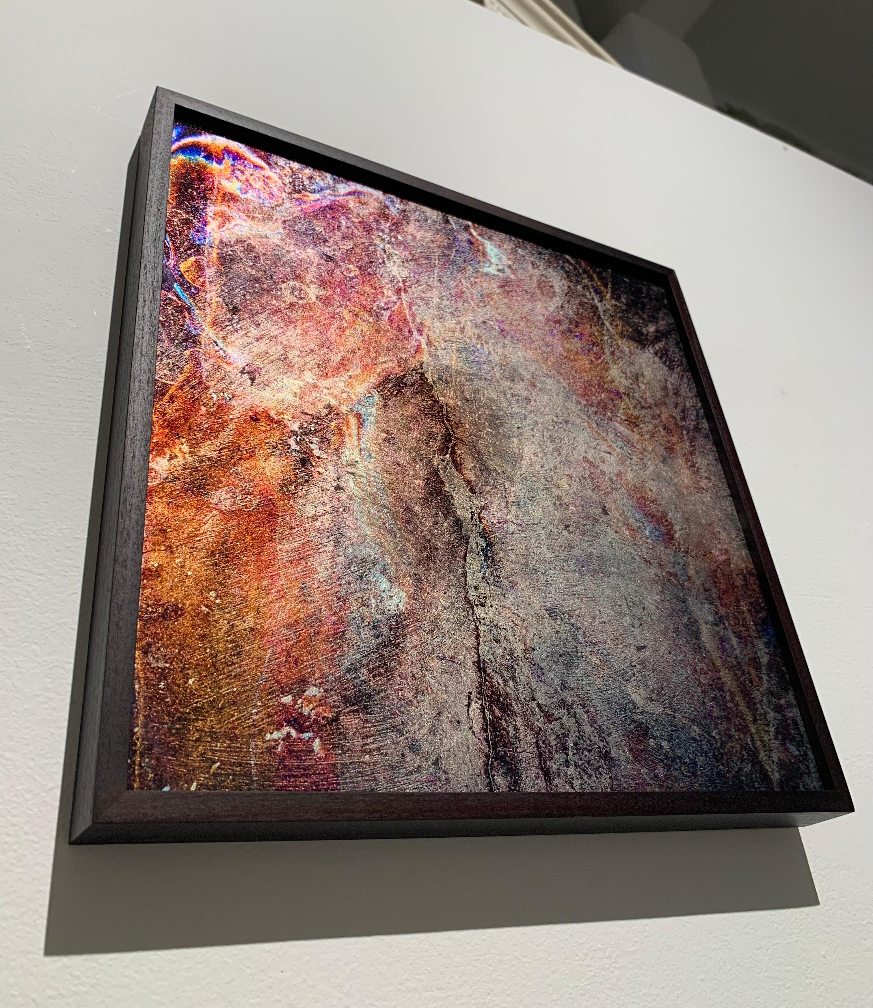 Cosmos III - Impreso en vidrio de museo, dorado a mano con pan de oro rosa y luna - Photograph Abstracto de Valda Bailey