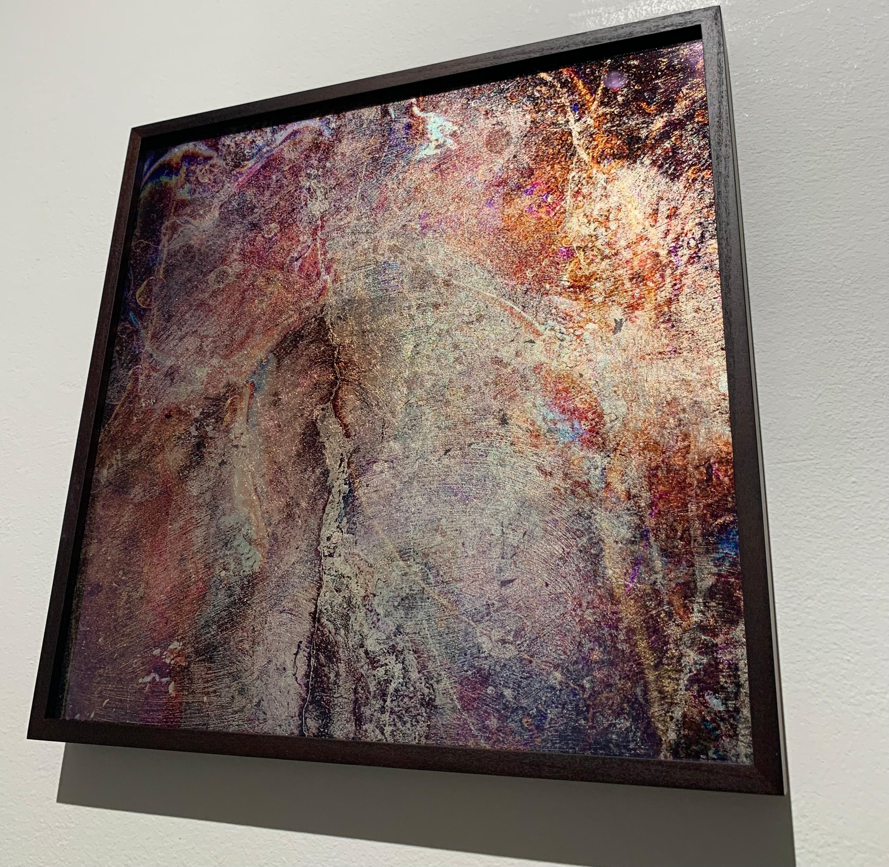 Cosmos III - Impreso en vidrio de museo, dorado a mano con pan de oro rosa y luna - Color Photograph Marrón de Valda Bailey