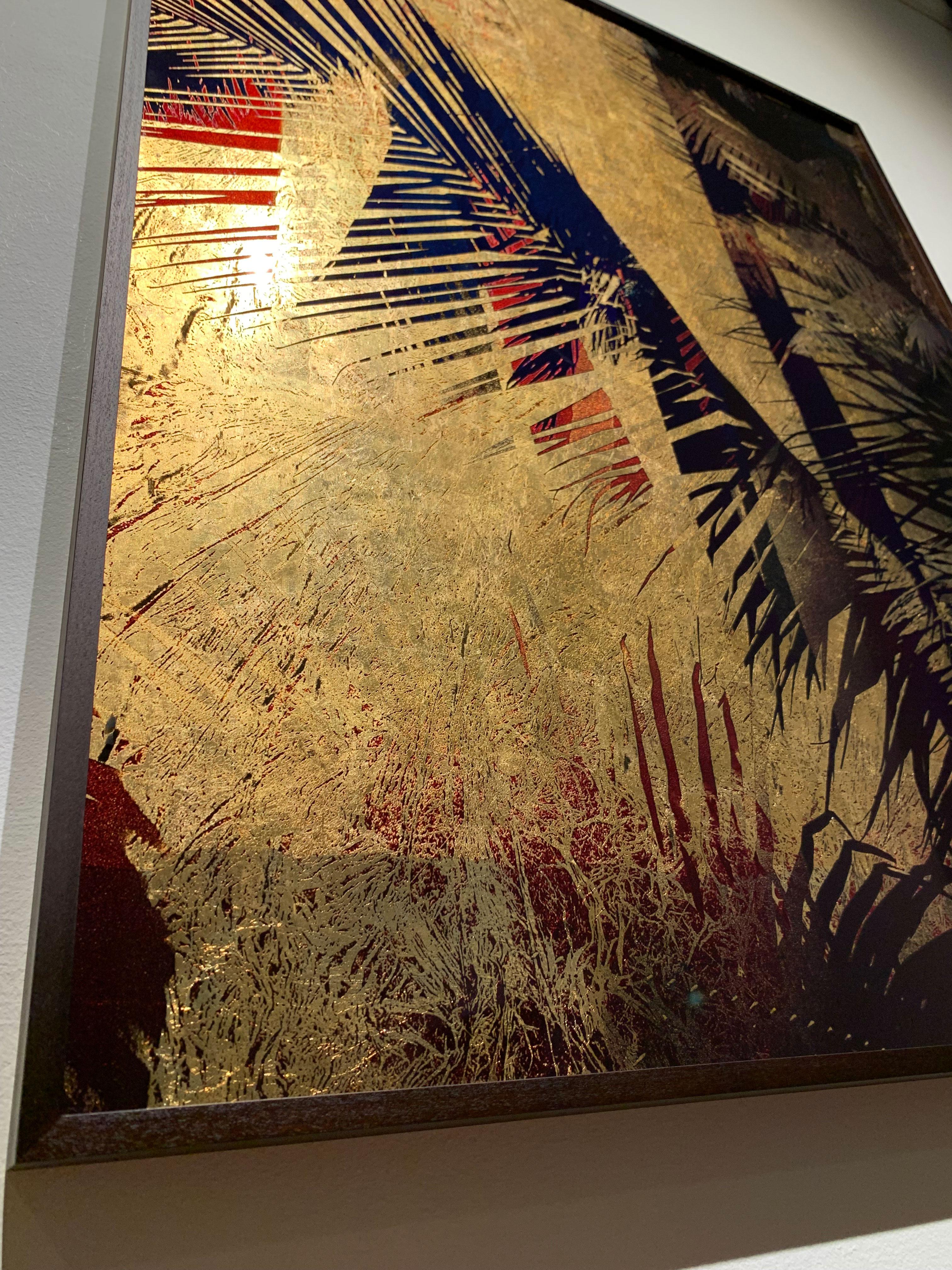 Tierna es la noche - Impresión sobre vidrio con pan de oro rosa de 23,4 quilates - Print Contemporáneo de Valda Bailey