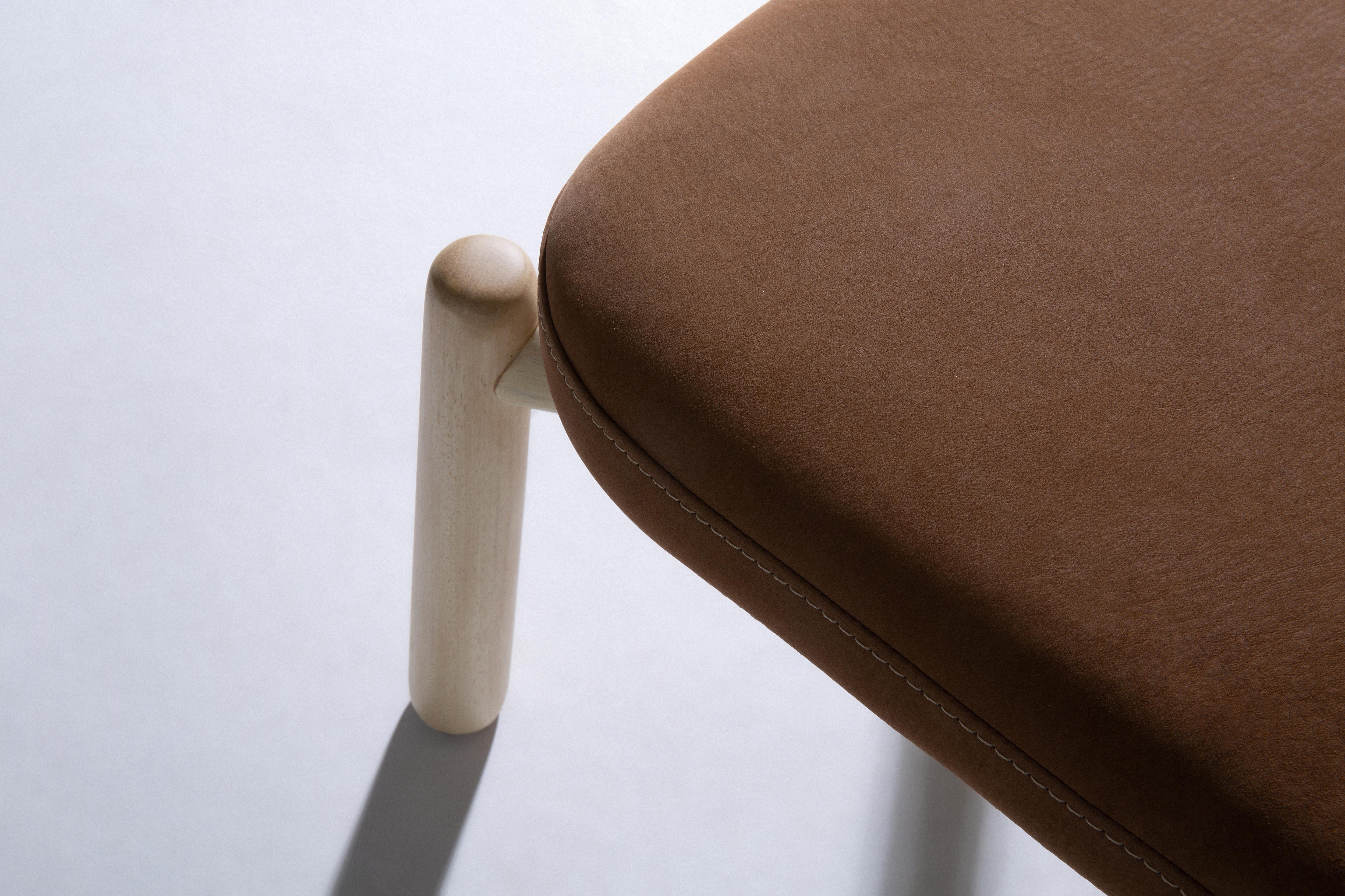 Ottomana Vale in legno massello brasiliano - Design minimalista con struttura sottile in Wood In condizioni Nuovo in vendita a Jardim America, SP