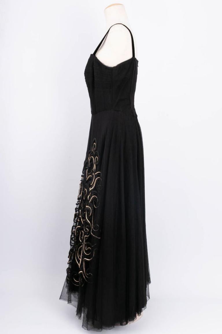 Valens Haute Couture - Black dress embroidered with velvet and tulle. No composition or size tag, it fits a size 38FR.

Additional information: 
Condition: Very good condition
Dimensions: Bust: 43 cm ( 16.92