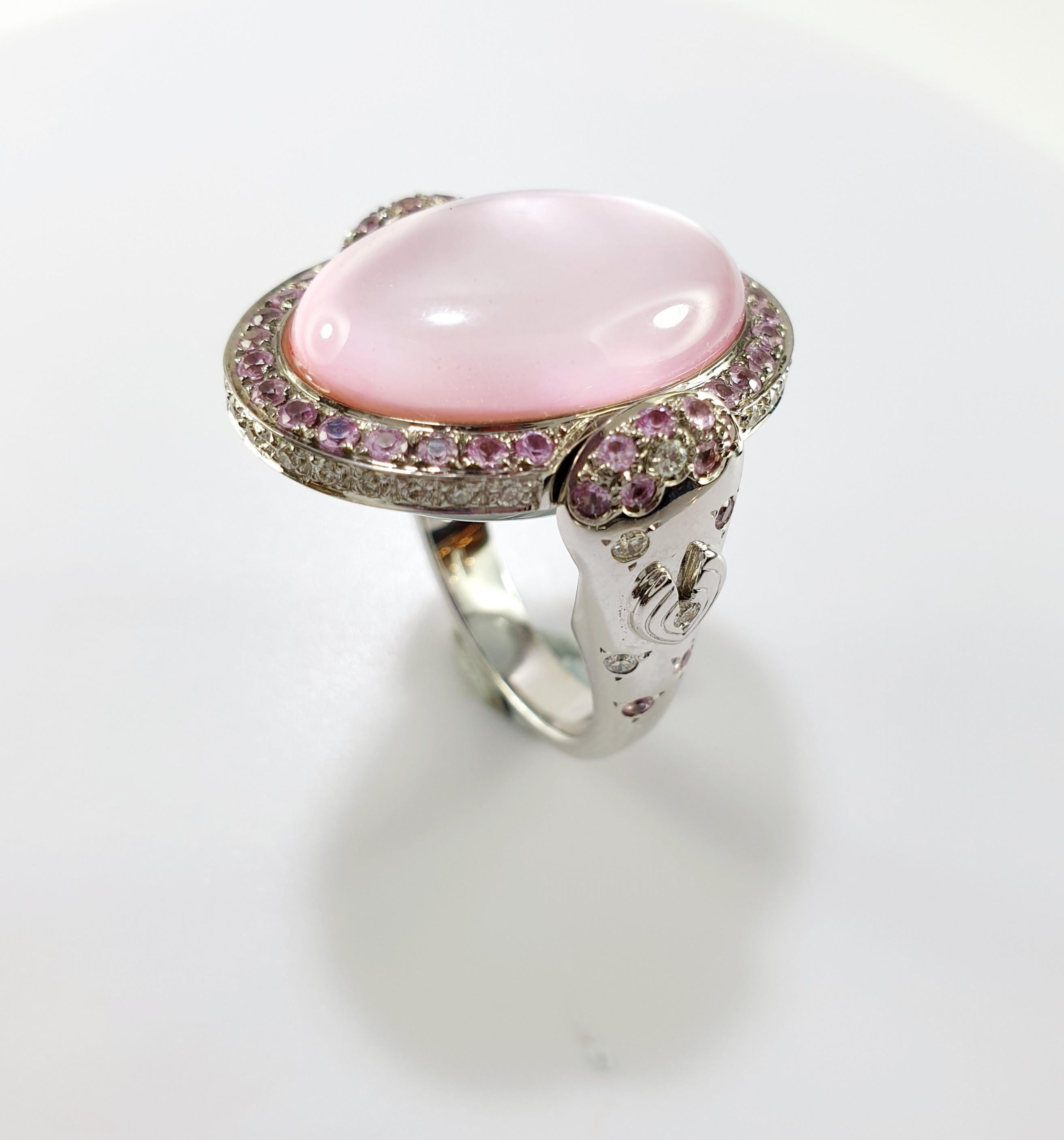 Valente was founded in Milan in 1953 by Tranquillo Valente.   
Valente jewelry is made with a precise craftsman’s expertise using precious gems and special materials, and it immediately achieved prestige and status because of the superior design,