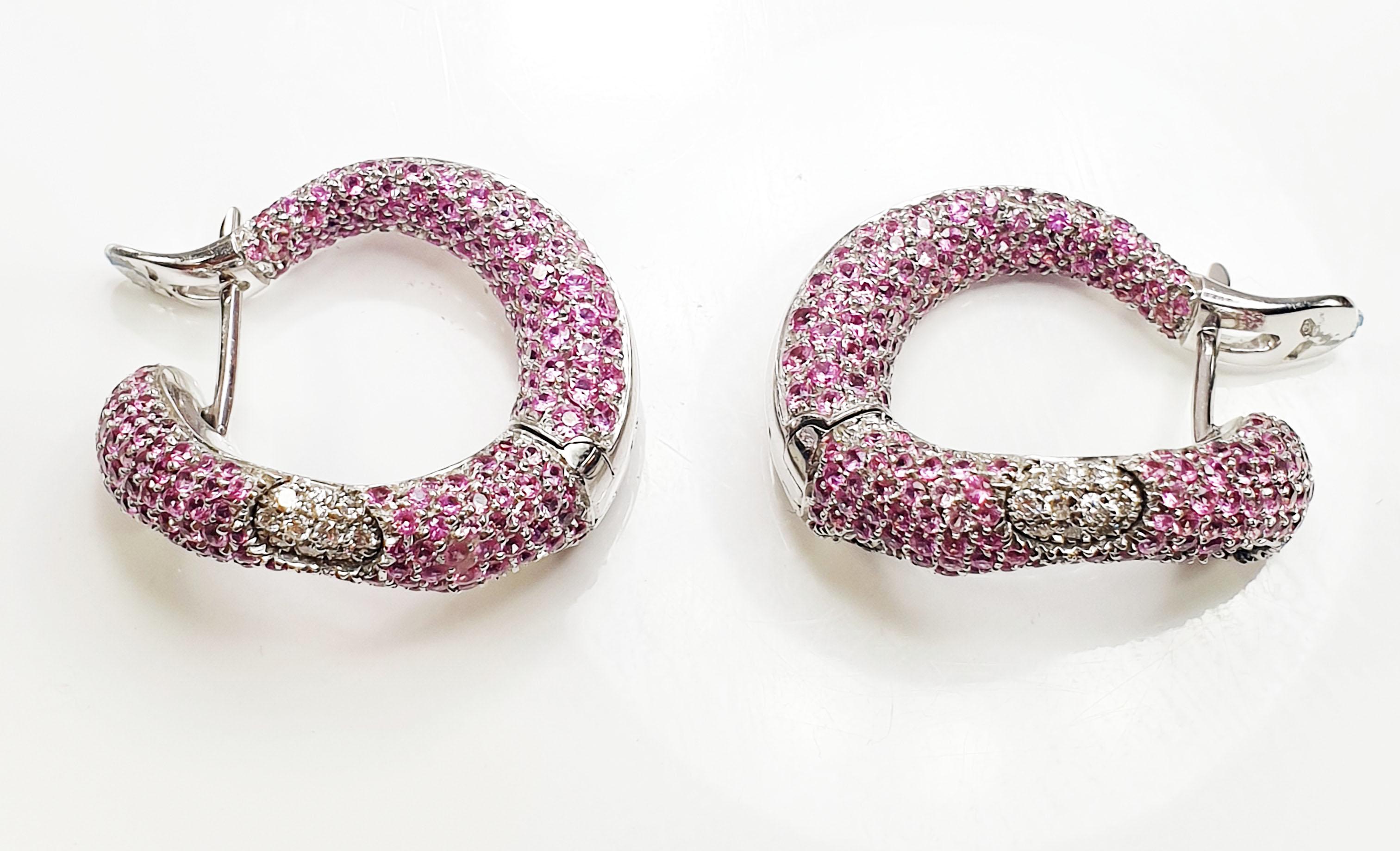 Contemporary Valente Multicolored Sapphire and Diamonds Side Hoop 18 Karat Gold Earrings