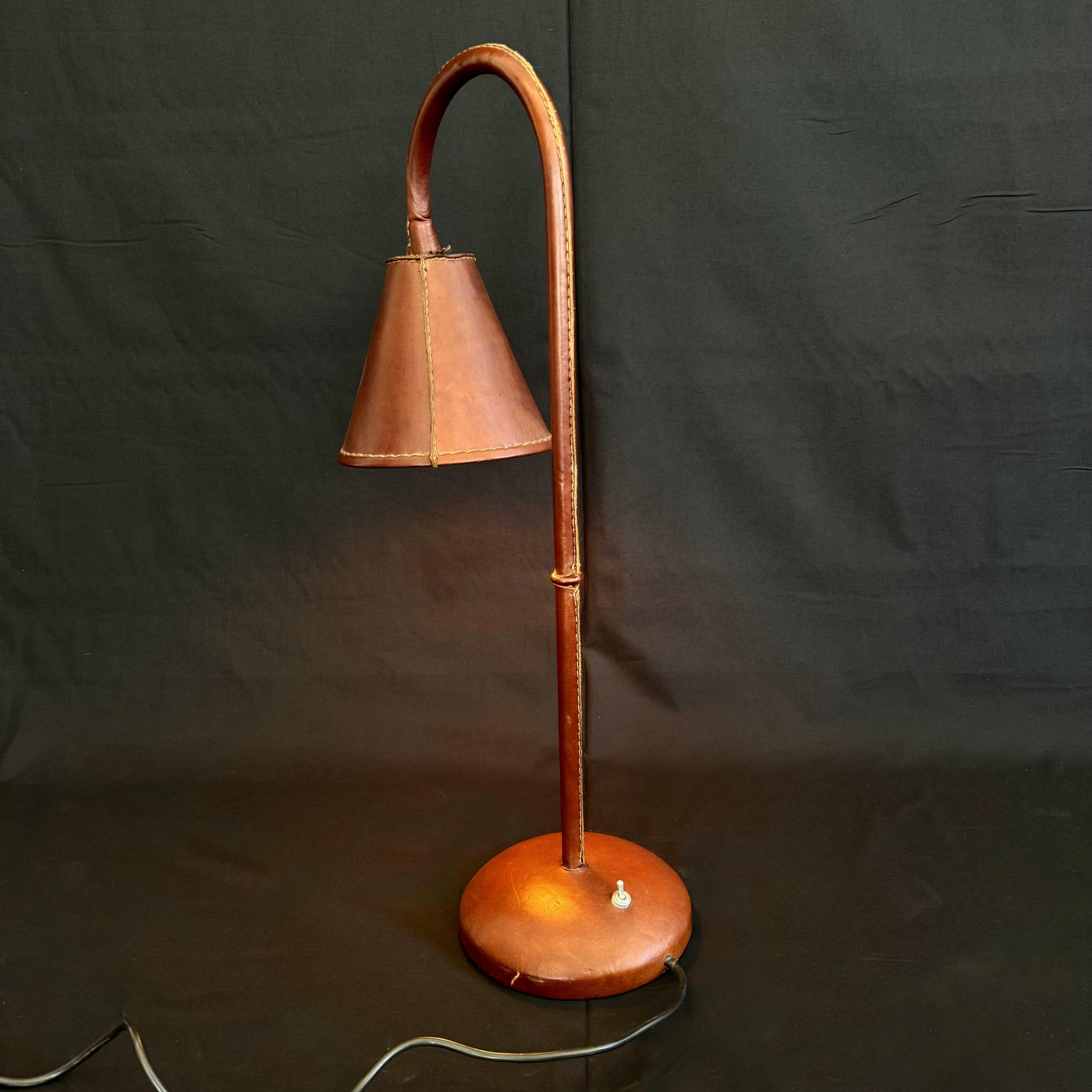 Brown Leather Table Lamp im Stil von Jacques Adnet, 1970er Jahre Spanien im Angebot 2