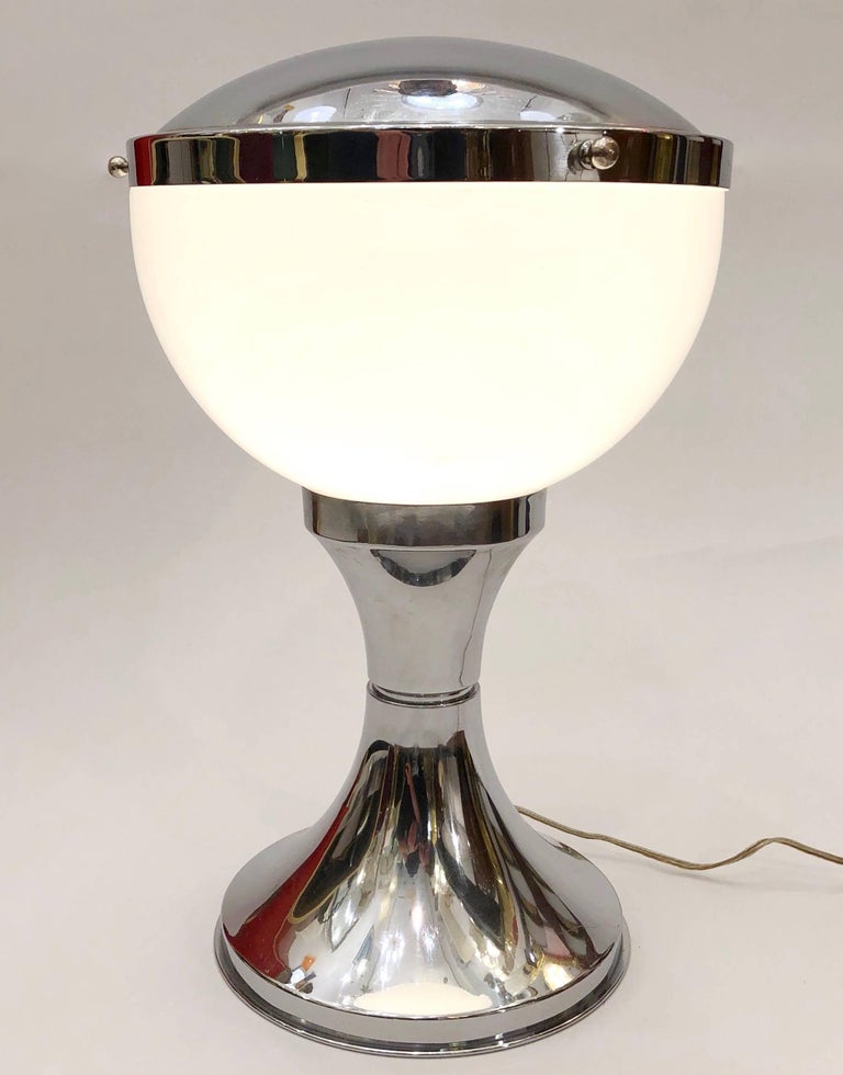 Modern Italian design table lamp, space age mushroom shape, manufactured by Valenti & C., Milan.
Base measures: 8 in diameter.


 