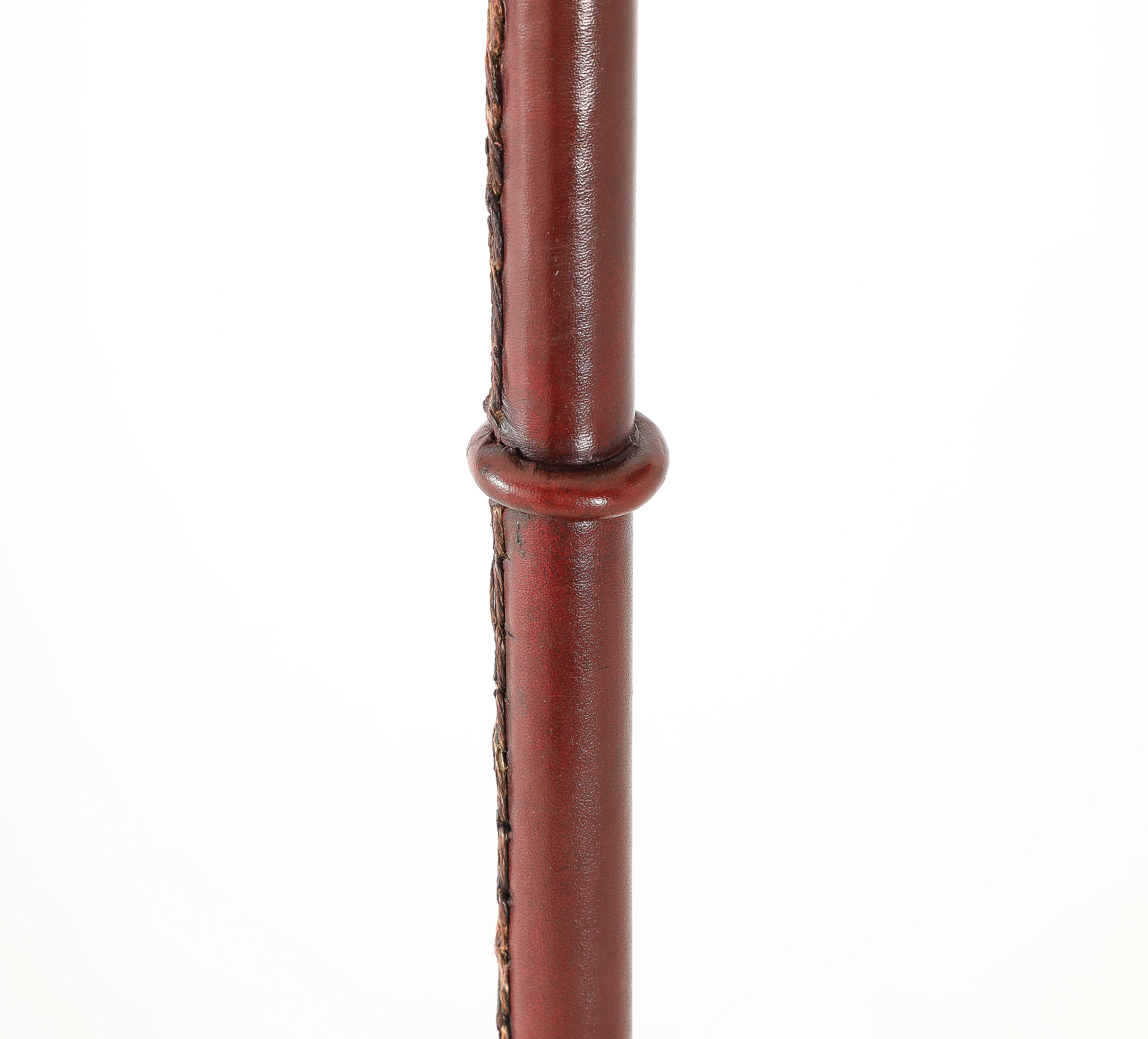 Valenti Desk Lamp in Burgundy Leather, Spain 1960's For Sale 4