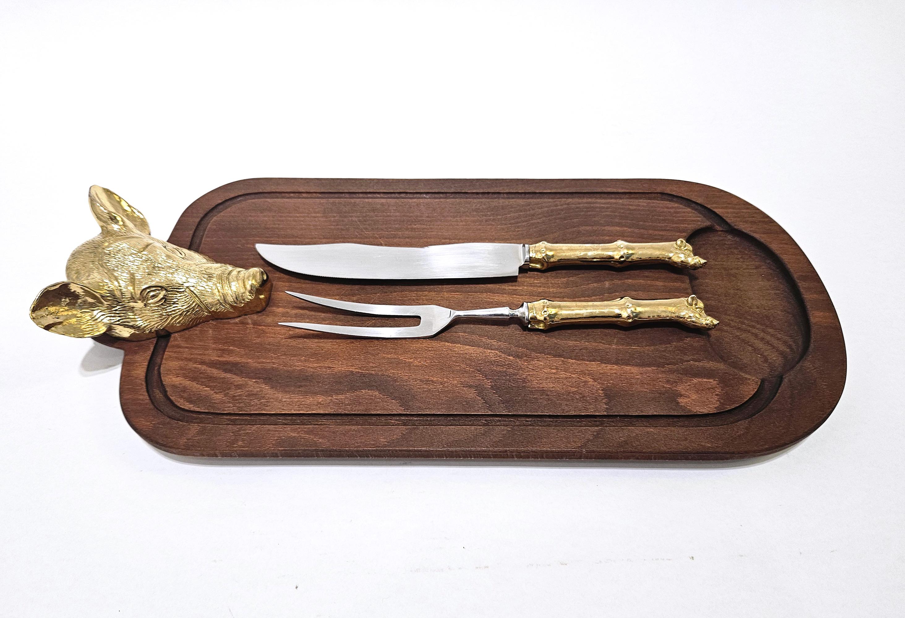 A magnificent and very entertaining gold-plated wild-boar themed carving board with matching carving knife and meat fork, made by Valenti in Spain, c. 1970. Most similar carving set examples are only silver plated. That this is gold plated makes it