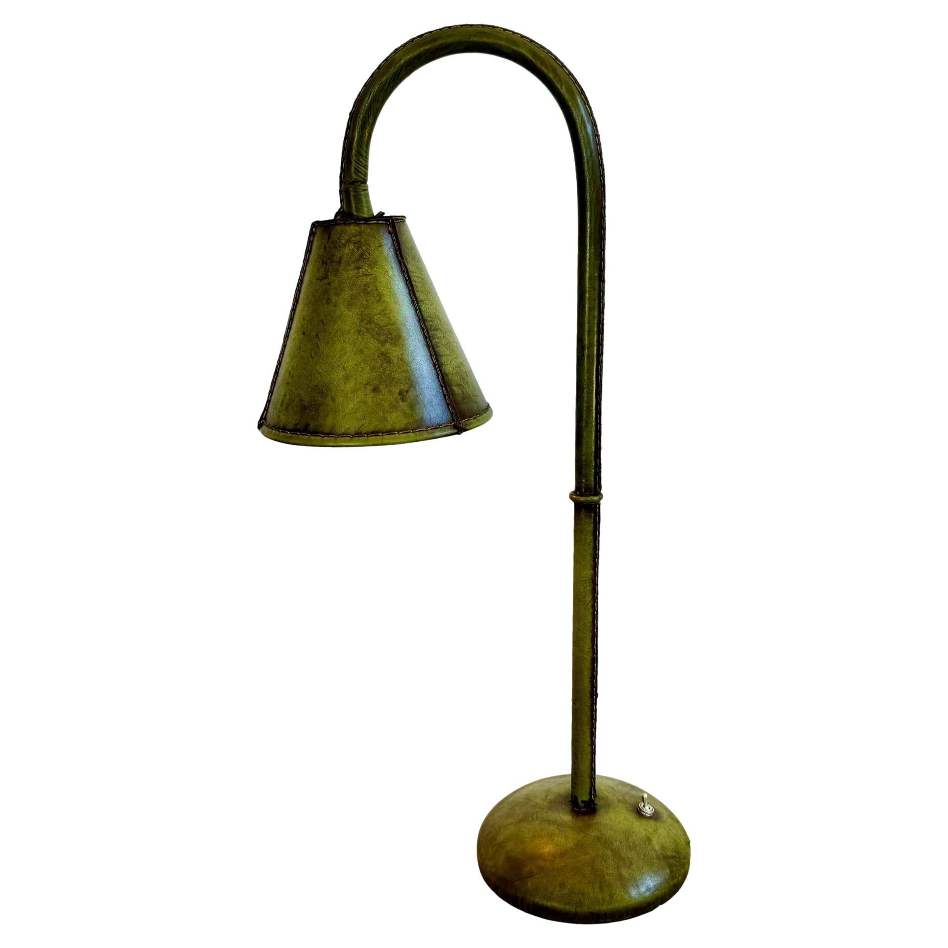 Lampe de table en cuir vert dans le style de Jacques Adnet, 1970, Espagne en vente