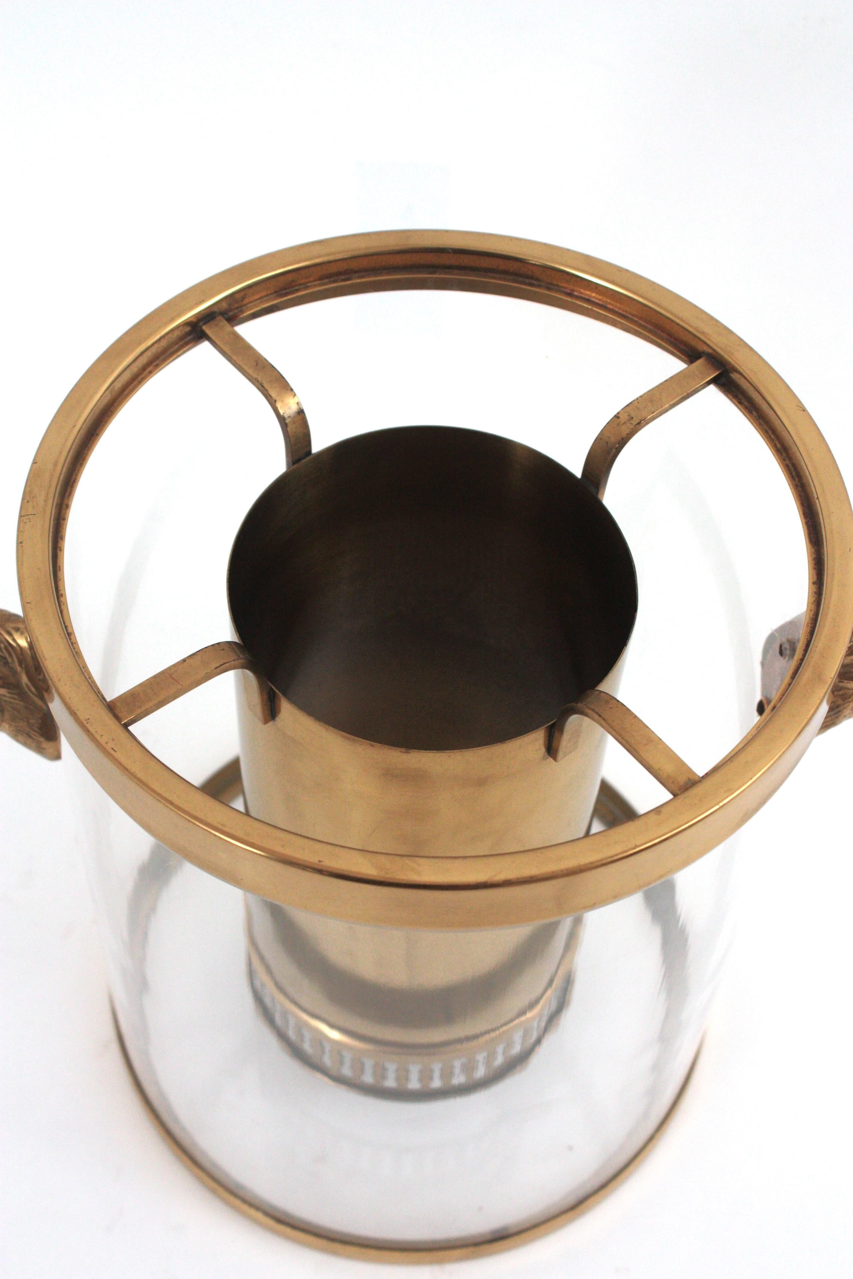 Secchiello per il ghiaccio / Wine Cooler Valentí in lucite e ottone con manici a testa di cavallo in vendita 11