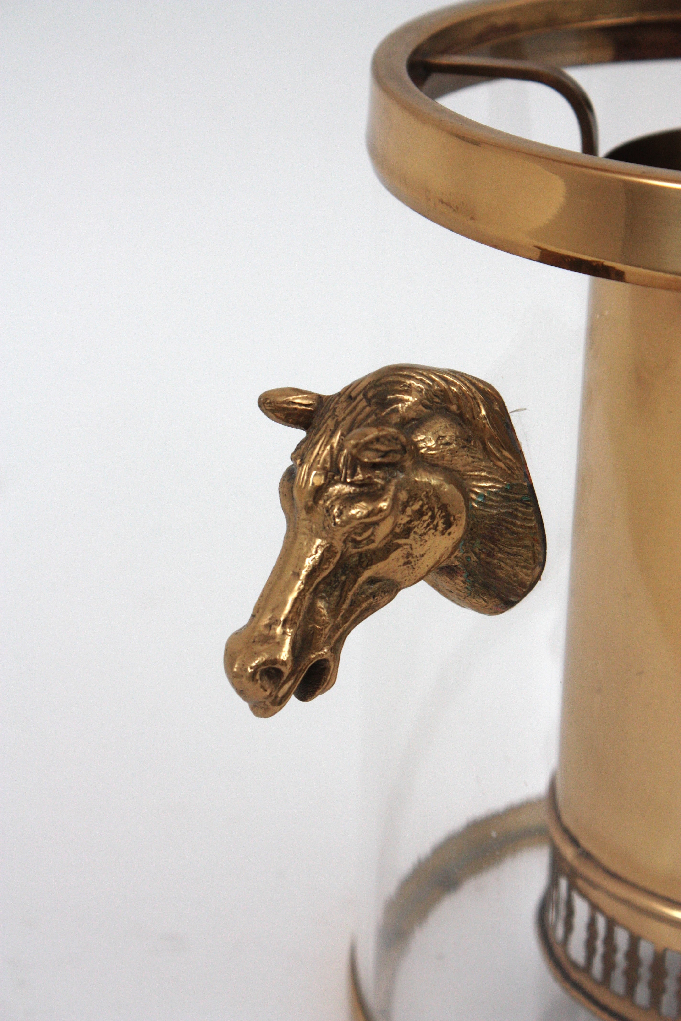Fatto a mano Secchiello per il ghiaccio / Wine Cooler Valentí in lucite e ottone con manici a testa di cavallo in vendita