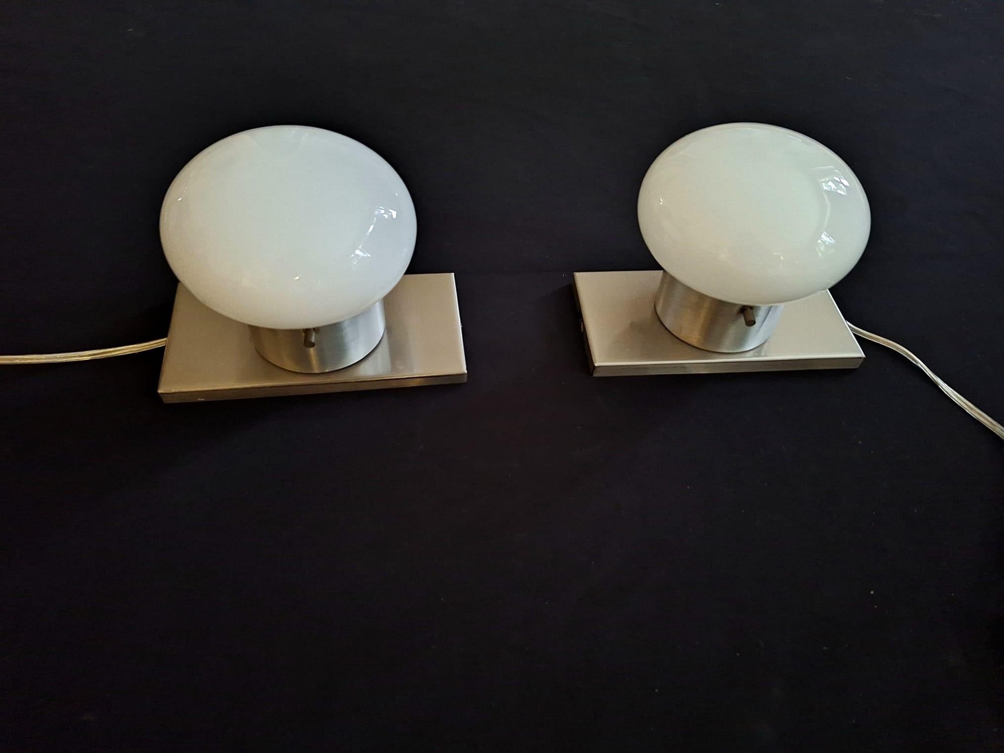 Valenti-Milano, Modulo-Tischlampen oder Wandleuchter aus Metall und Opalglas (Moderne der Mitte des Jahrhunderts) im Angebot