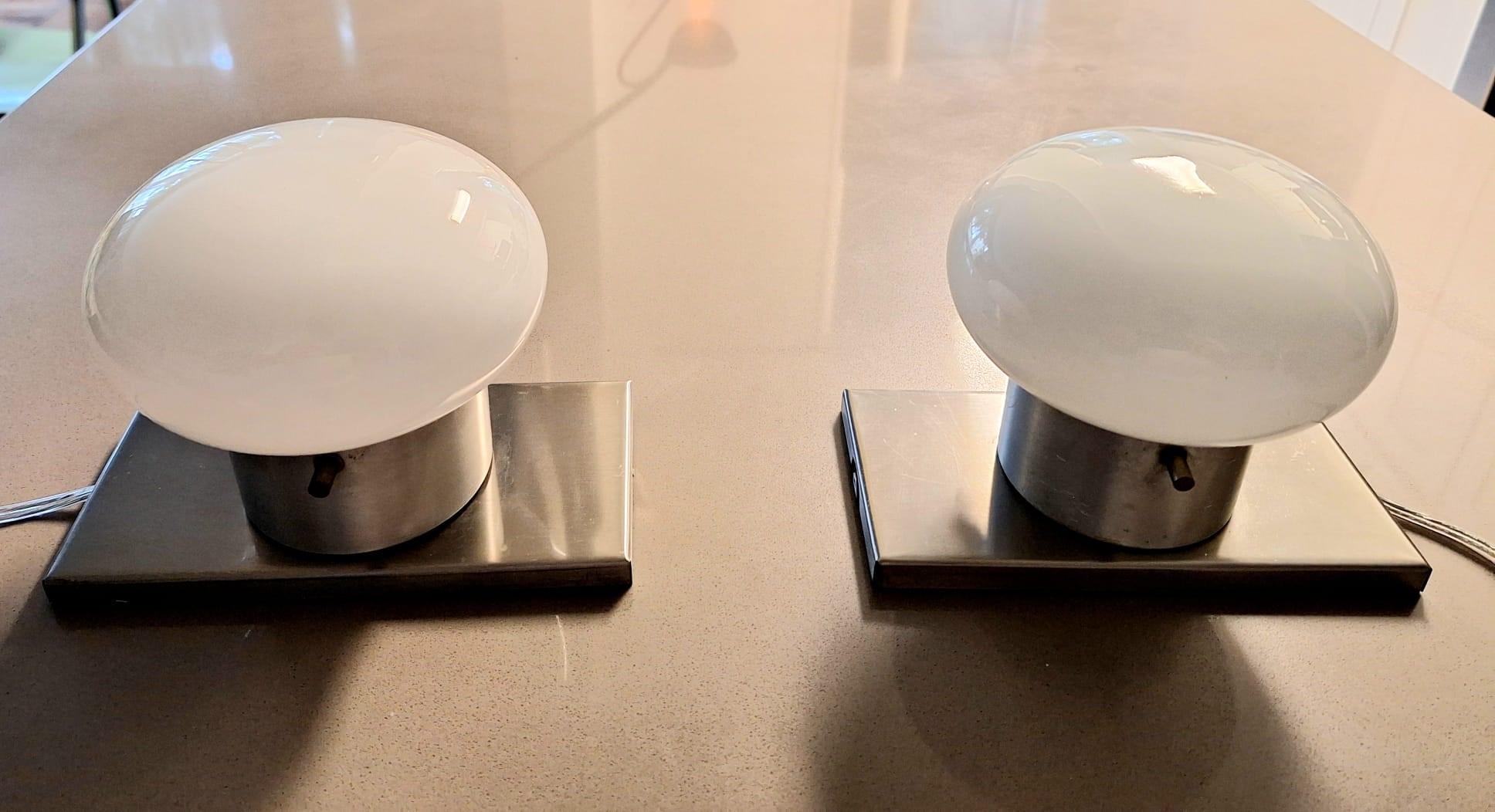 Valenti-Milano, Modulo-Tischlampen oder Wandleuchter aus Metall und Opalglas im Zustand „Gut“ im Angebot in Los Angeles, CA