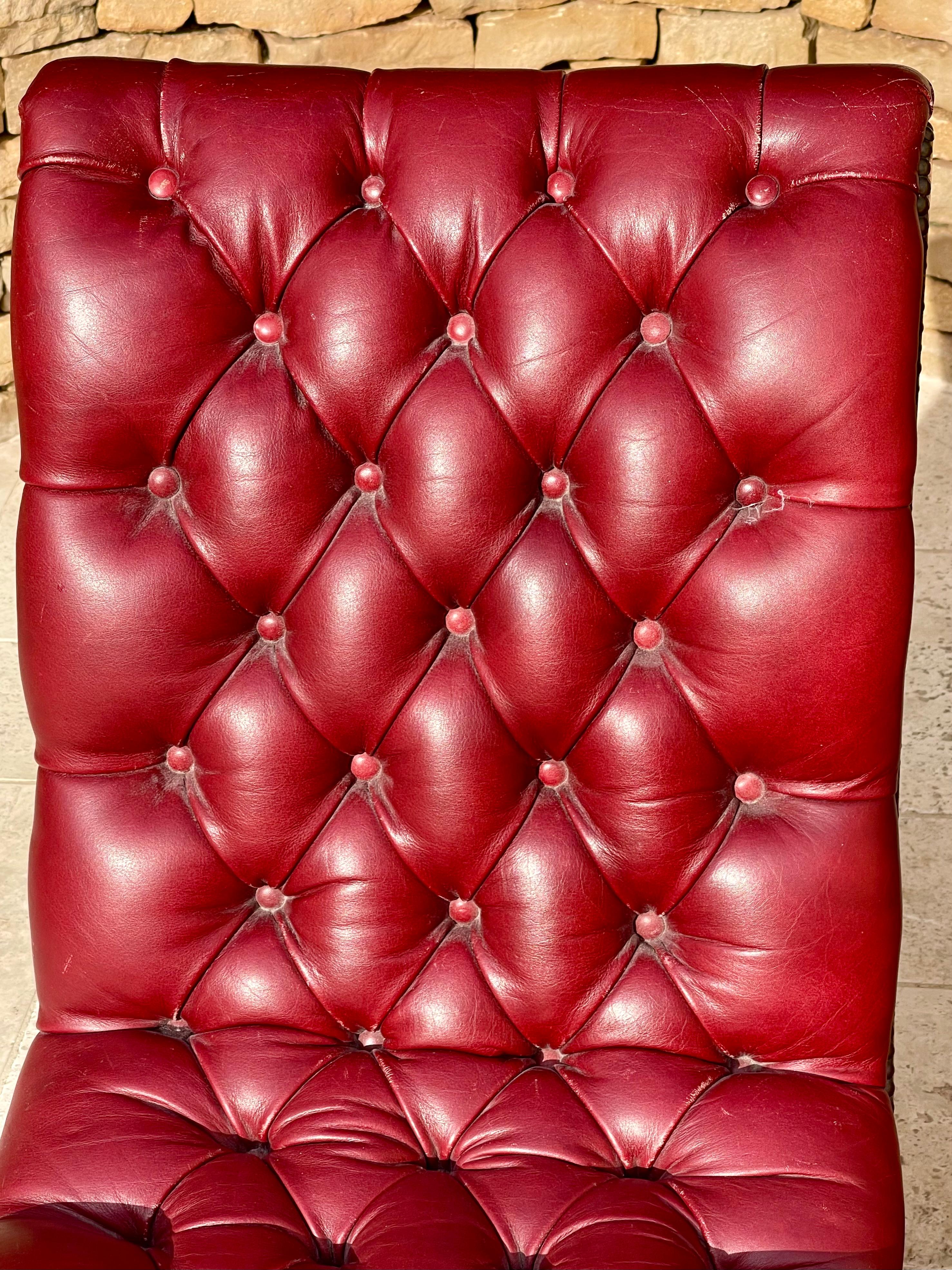 Français Valenti - Paire de chaises à pantoufles en vente