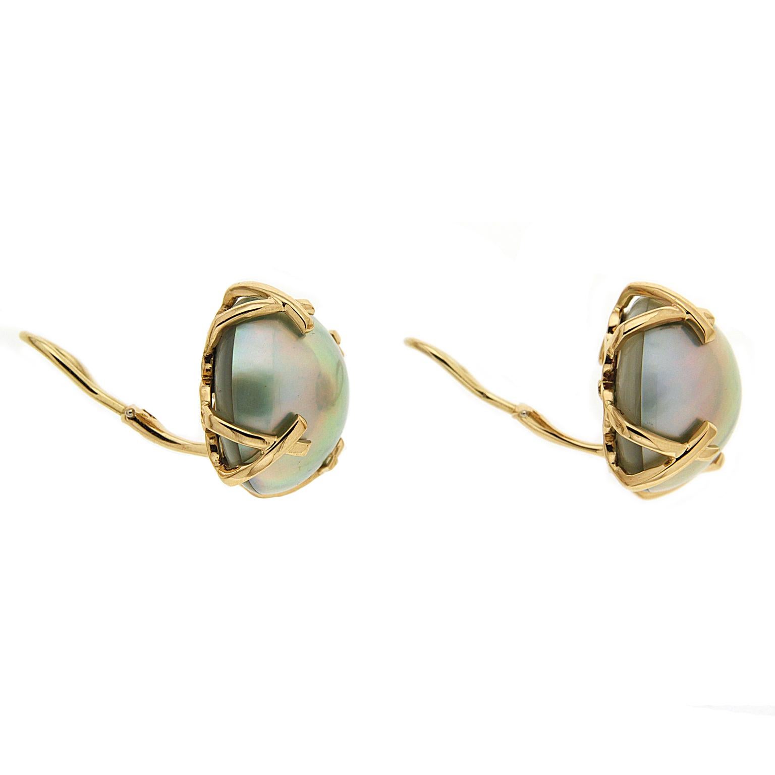 Valentin Magro 20mm Mabe Pearl Earrings play with warm and neutral shades. Their rosy overtones add depth to their overall gray bodycolor. The pearls’ bright reflections indicate strong luster and high nacre quality. X-shaped prongs in 18k yellow