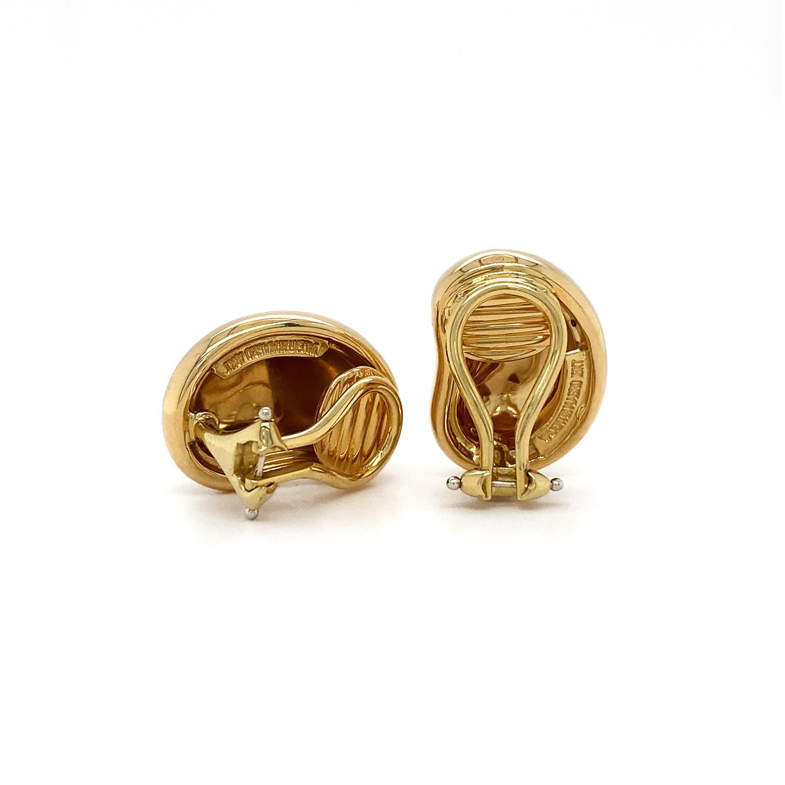 Boucles d'oreilles à clip en or jaune 18K en forme de haricot Pour femmes en vente