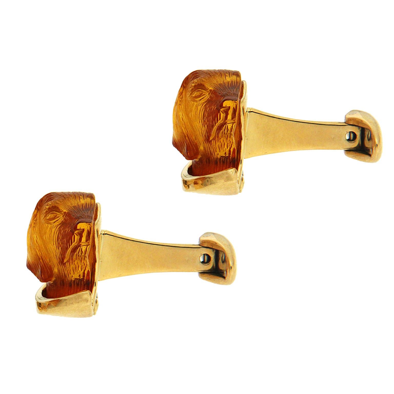 Mixed Cut Valentin Magro Carved Amber Labrador 18K Yellow Gold Cufflinks For Sale