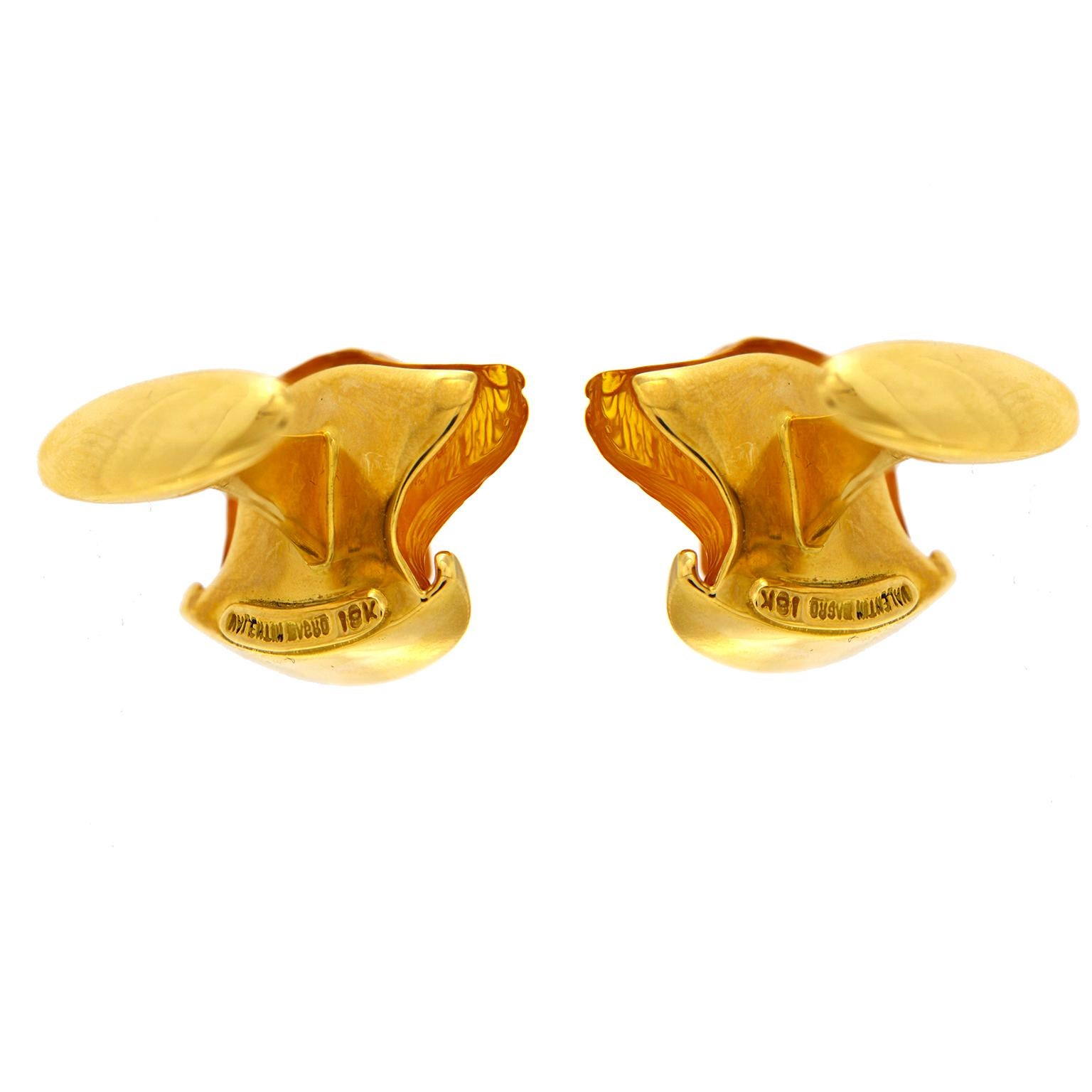 Valentin Magro Carved Amber Labrador 18K Yellow Gold Cufflinks In New Condition For Sale In New York, NY