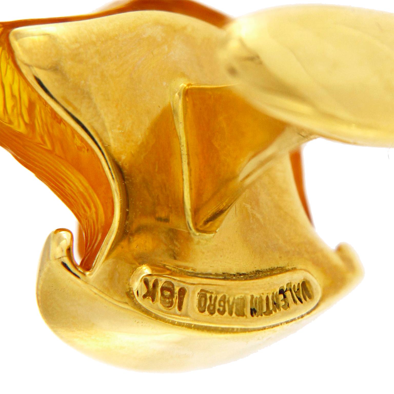Men's Valentin Magro Carved Amber Labrador 18K Yellow Gold Cufflinks For Sale