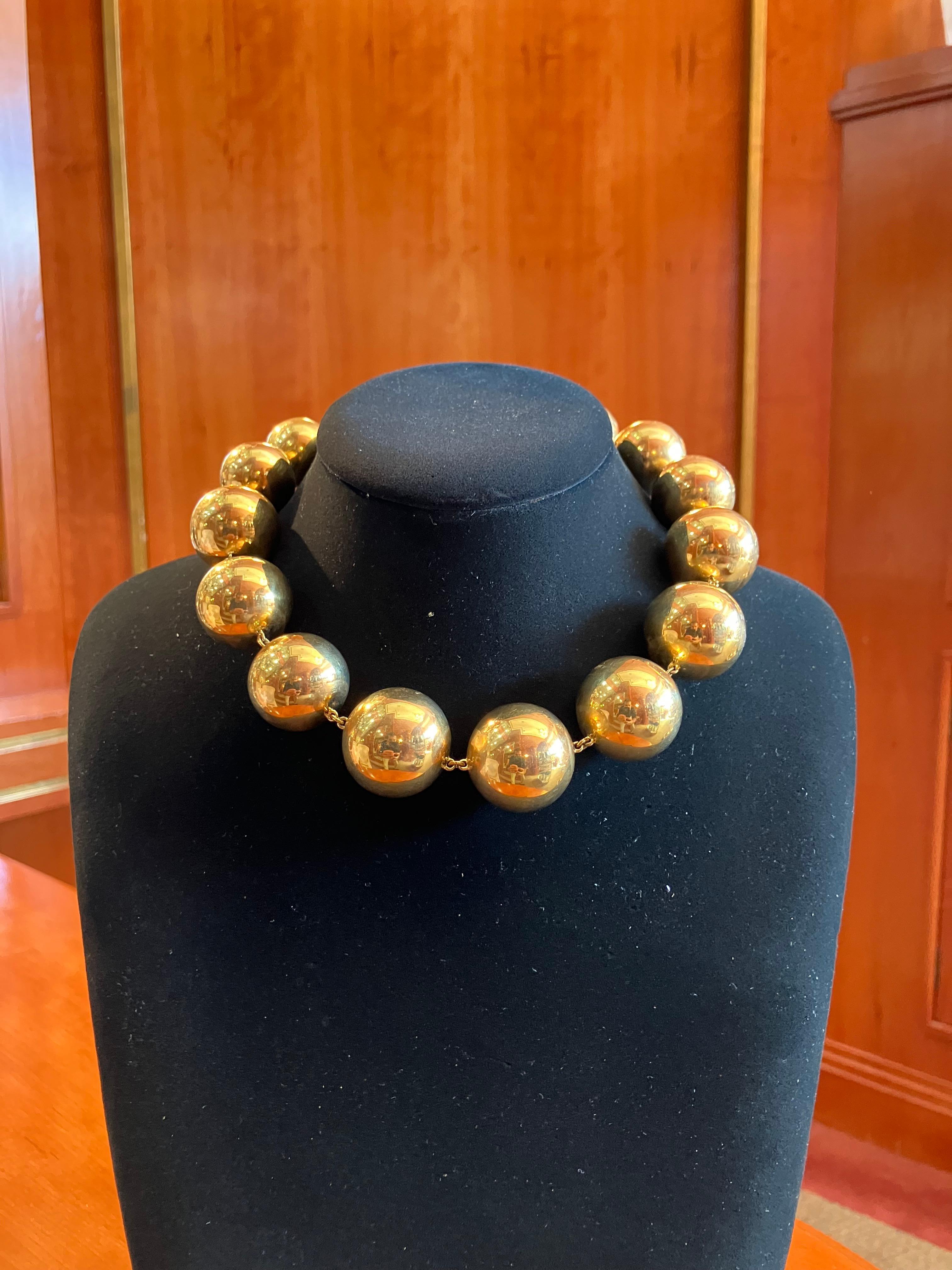 Valentin Magro, Halskette „Kugeln“ aus Gold  für Damen oder Herren im Angebot
