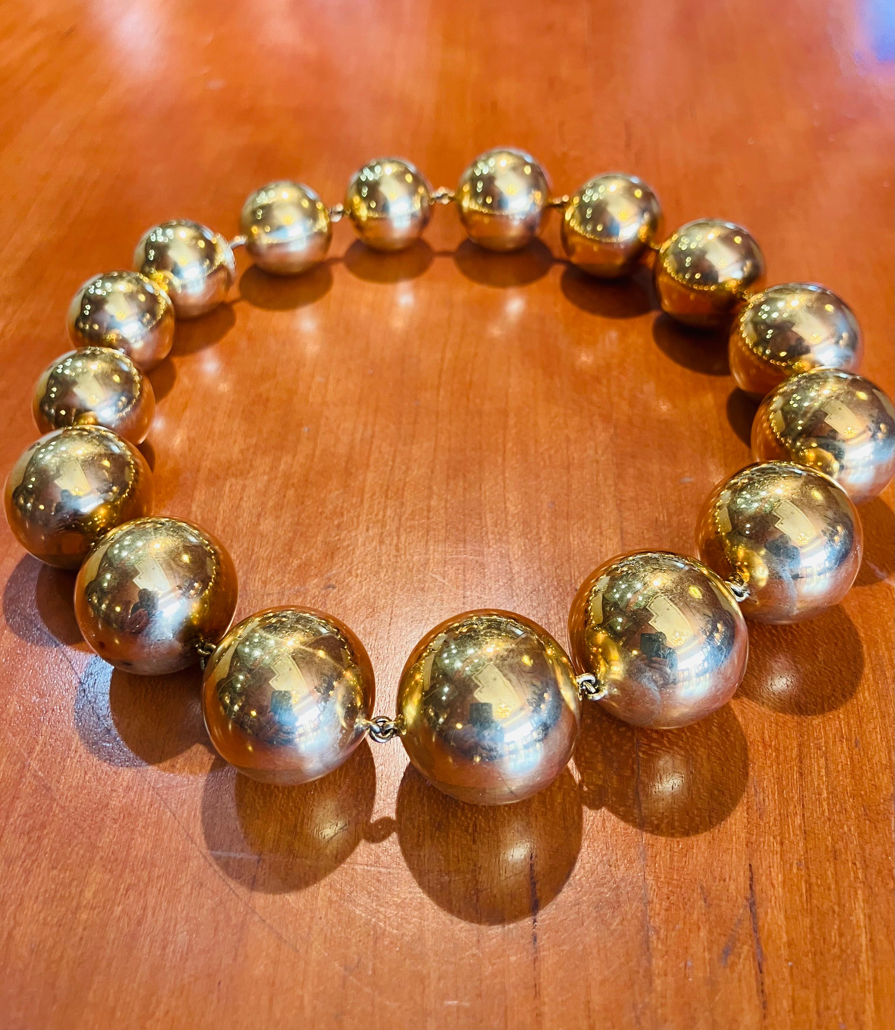 Valentin Magro, Halskette „Kugeln“ aus Gold  im Zustand „Hervorragend“ im Angebot in Palm Beach, FL