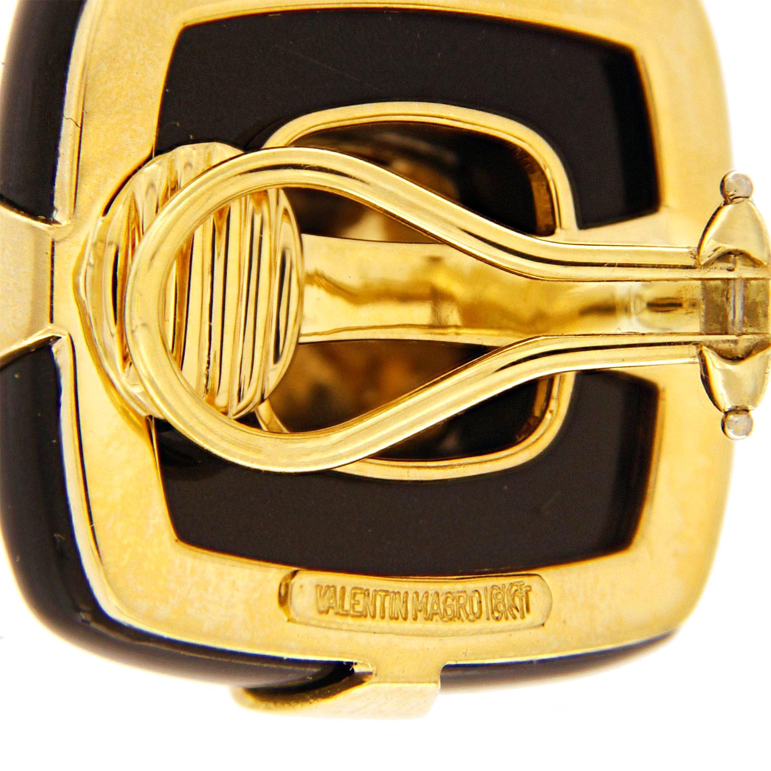 Taille coussin Boucles d'oreilles clips en or jaune 18K avec coussin en jade noir en vente