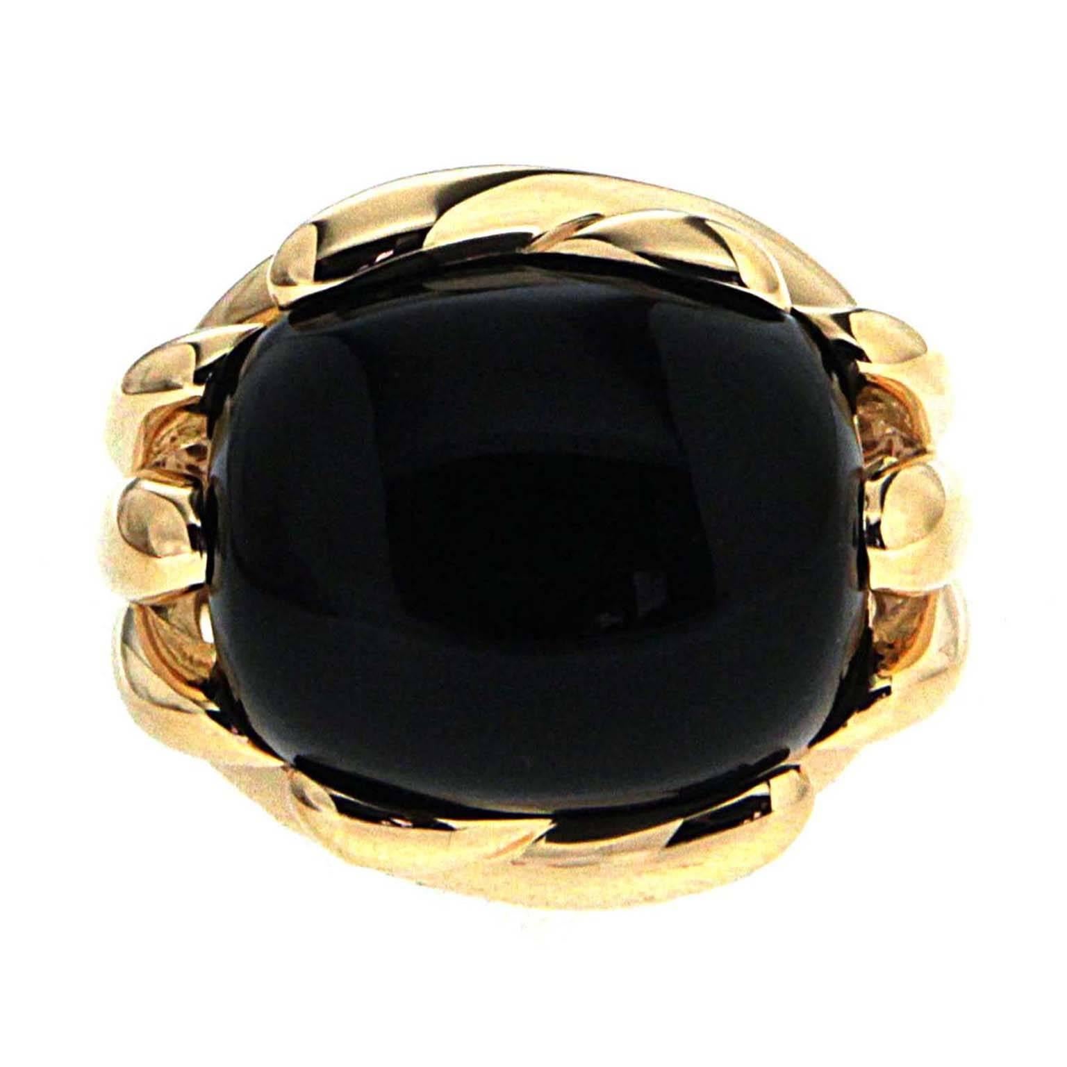 Cabochon Black Onyx Fluted 18K Yellow Gold Ring For Sale