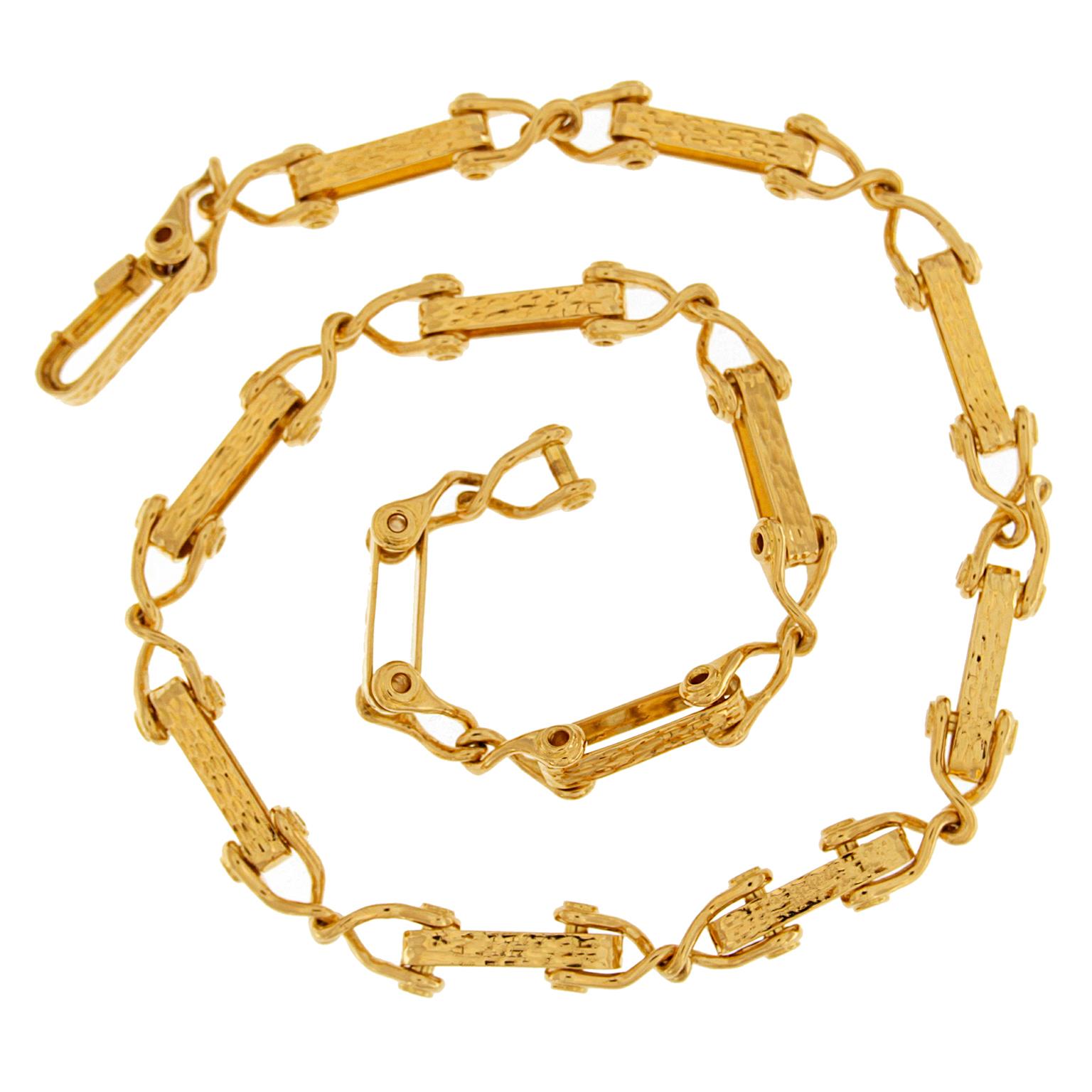 Valentin Magro Cleat Textured Gold Necklace is made of elongated links. The material of choice is 18k yellow gold shaped into cleat style plates with textured surfaces. Horseshoe links attach to each end on the cleats, transforming separate elements