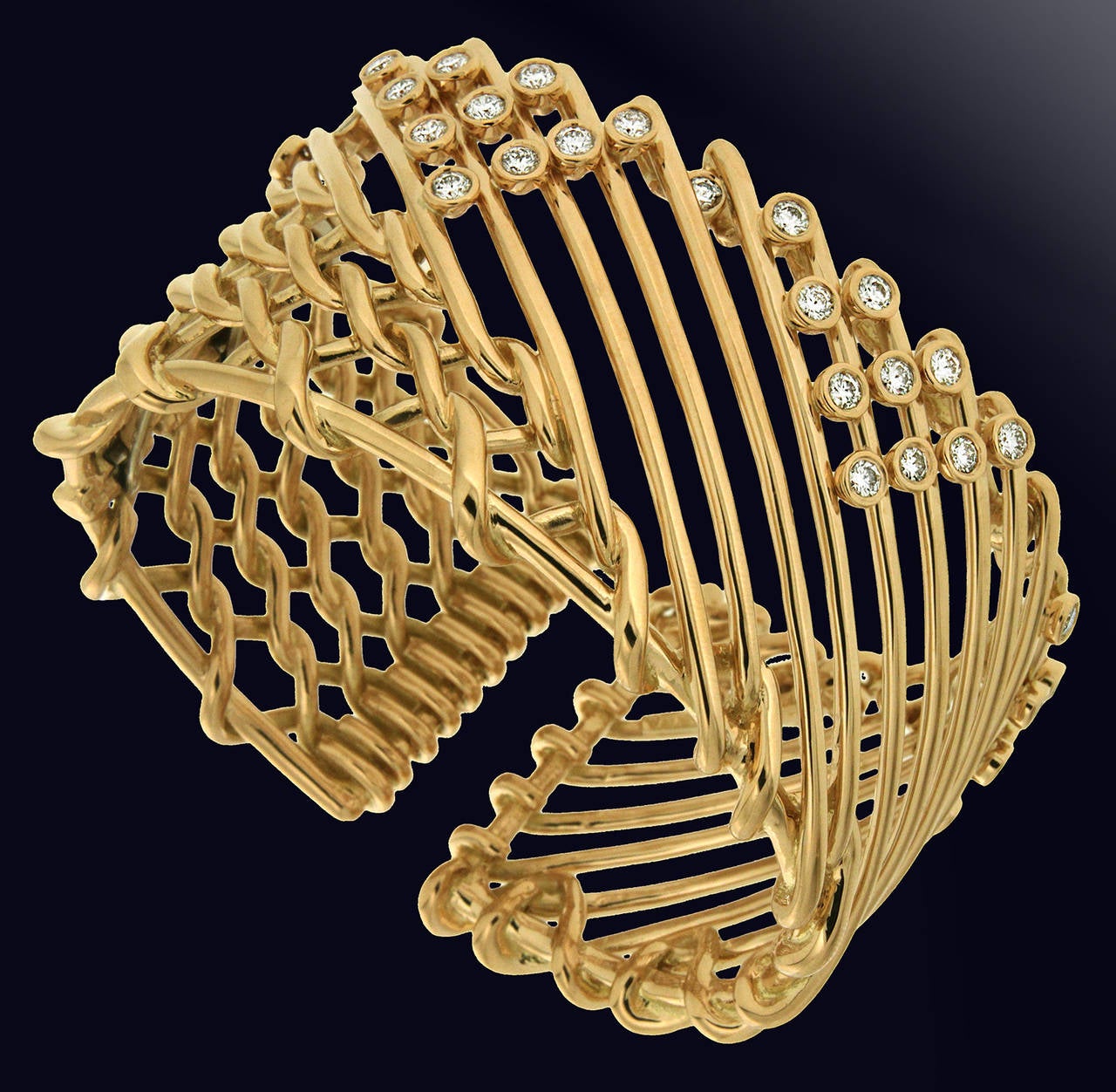 Valentin Magro Diamond Gold Triangular Motif Netting Bracelet In New Condition In New York, NY