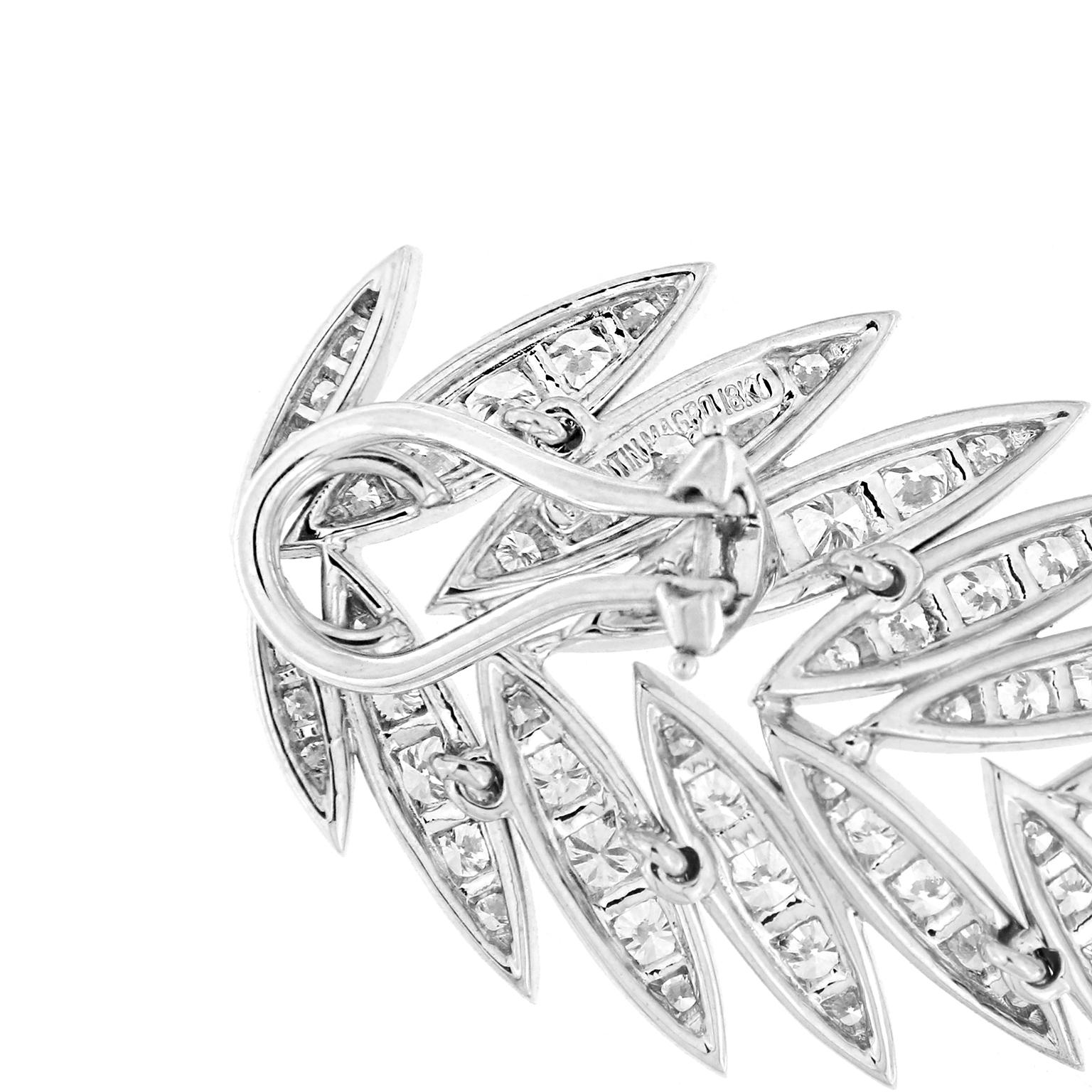 Pointed Leaf Diamond 18K White Gold Earrings In New Condition For Sale In New York, NY