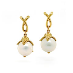 18K Yellow GoldDolphin Grabbing a South Sea Pearl Stud Earrings