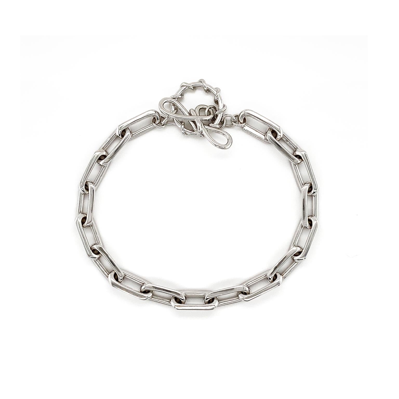 Polished 18k white gold elongated interlaced links create a timeless brilliance for this bracelet. The bracelet measures 8.58 inches (length).