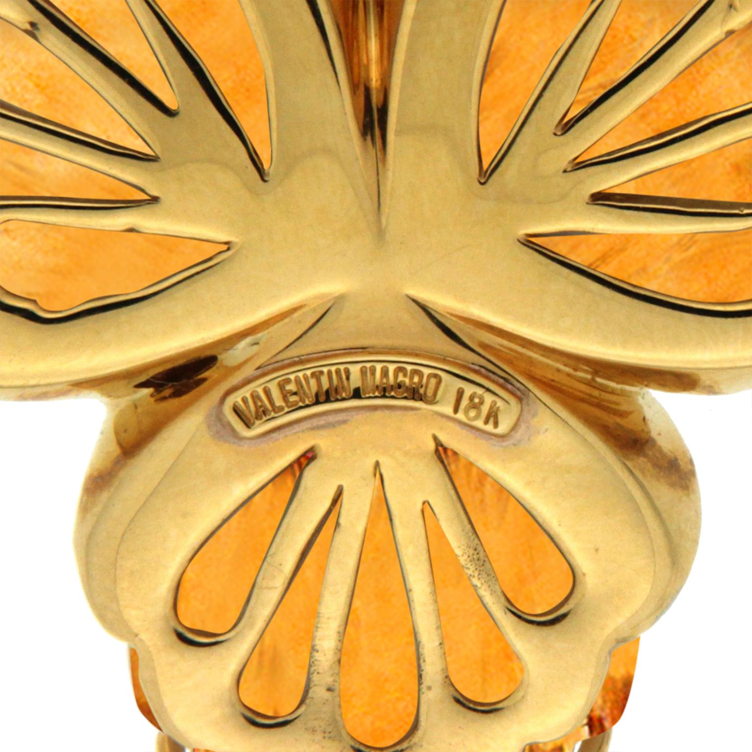 Dreifach-Fächer-Anhänger aus 18 Karat Gelbgold mit geschnitztem Citrin und Diamant (Brillantschliff) im Angebot