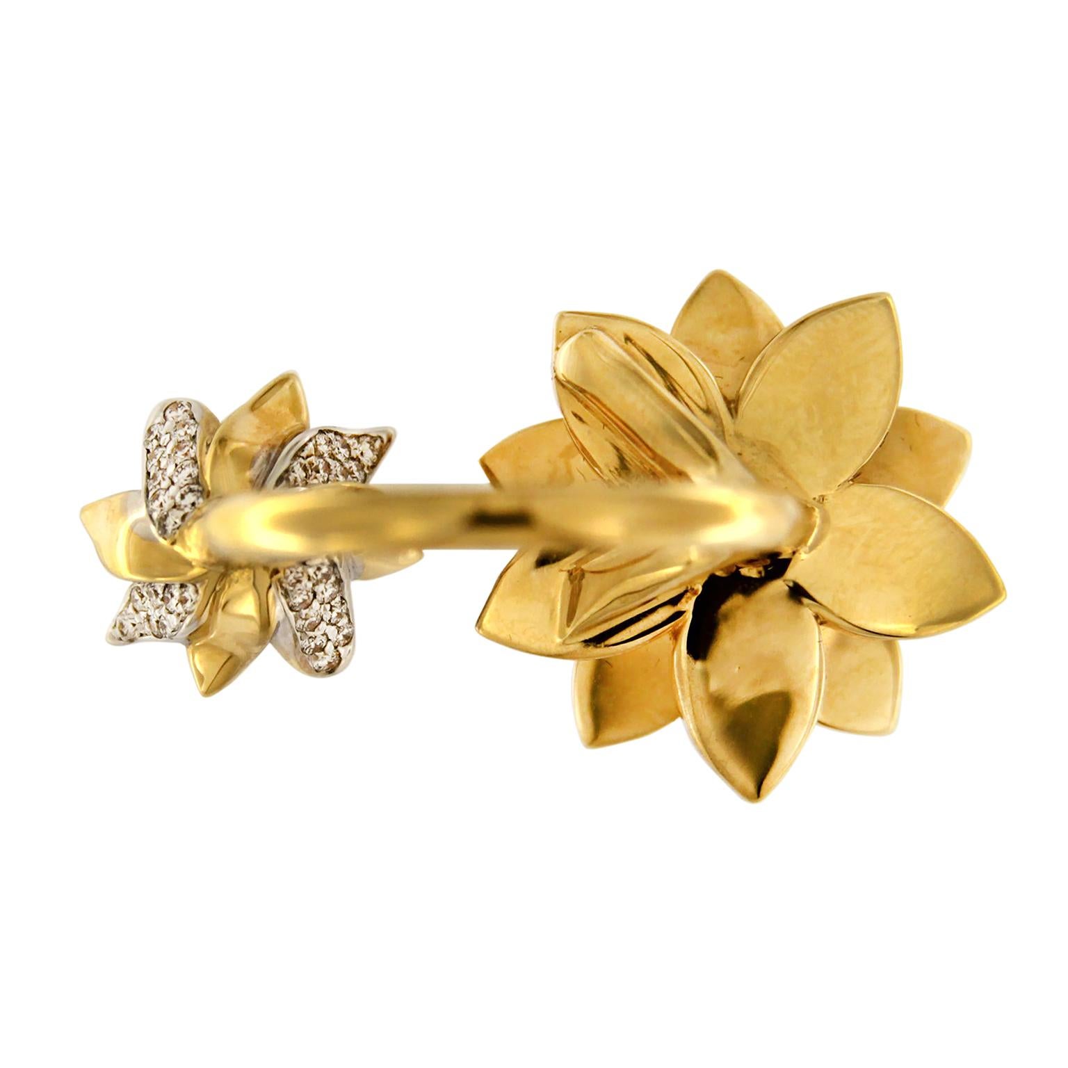 Brilliant Cut 18K Yellow Gold Double Flower Diamond Ring For Sale