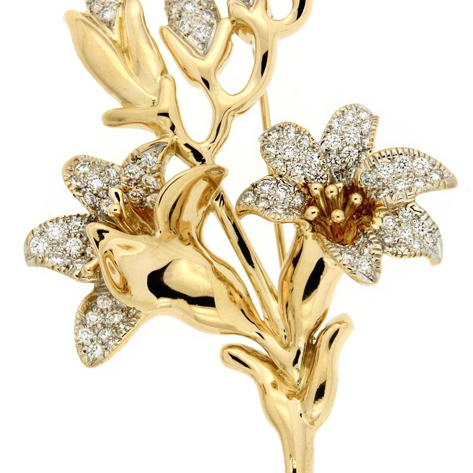 18K Yellow Gold Diamond Flower in Bloom Brooch In New Condition For Sale In New York, NY