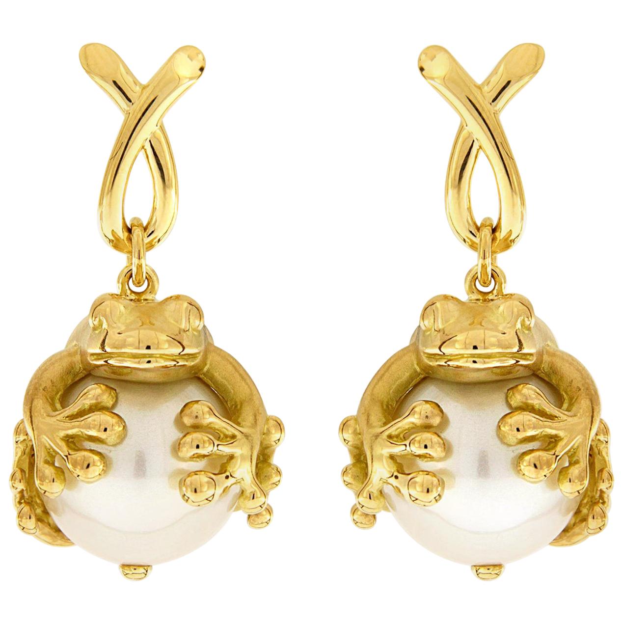Valentin Magro Frog Grabbing a South Sea Pearl Earrings