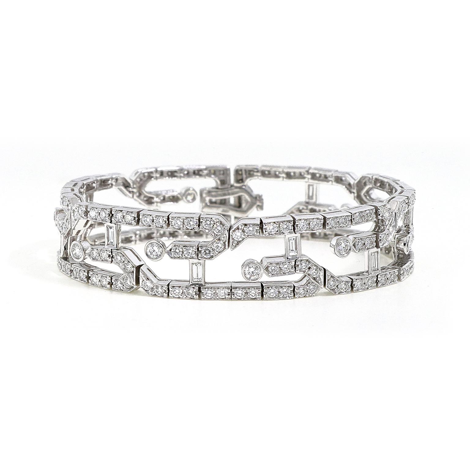 Deco Diamond 18K White Gold Bracelet In New Condition For Sale In New York, NY