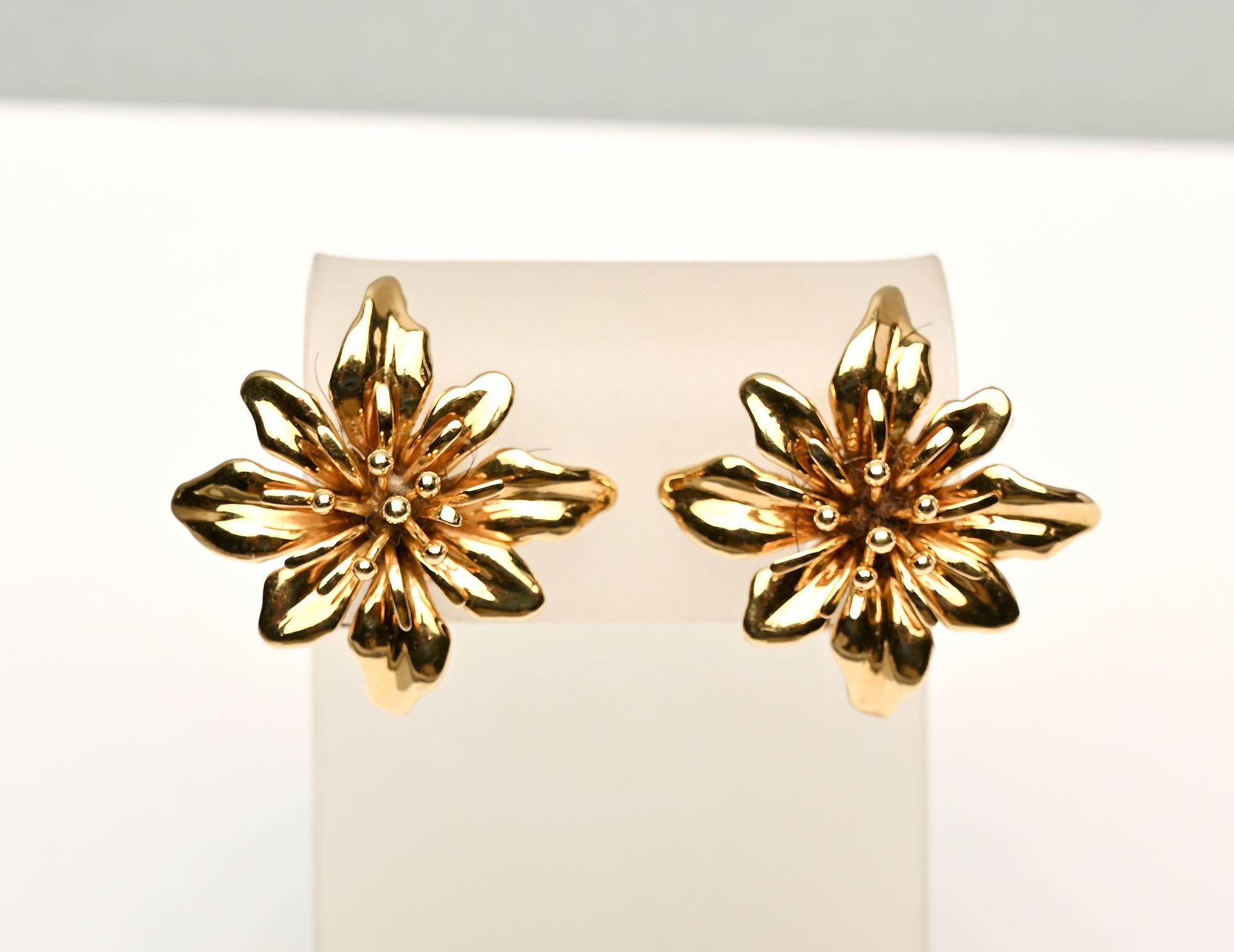 Contemporary Valentin Magro Gold Flower Earrings For Sale