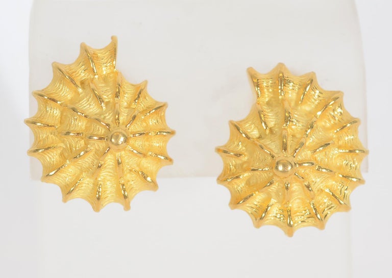 Beautifully sculptured and textured shell earrings by Valentin Magro. They are 18 karat gold; post and clip backs.
They are still in production and are sold by Magro for $5035.