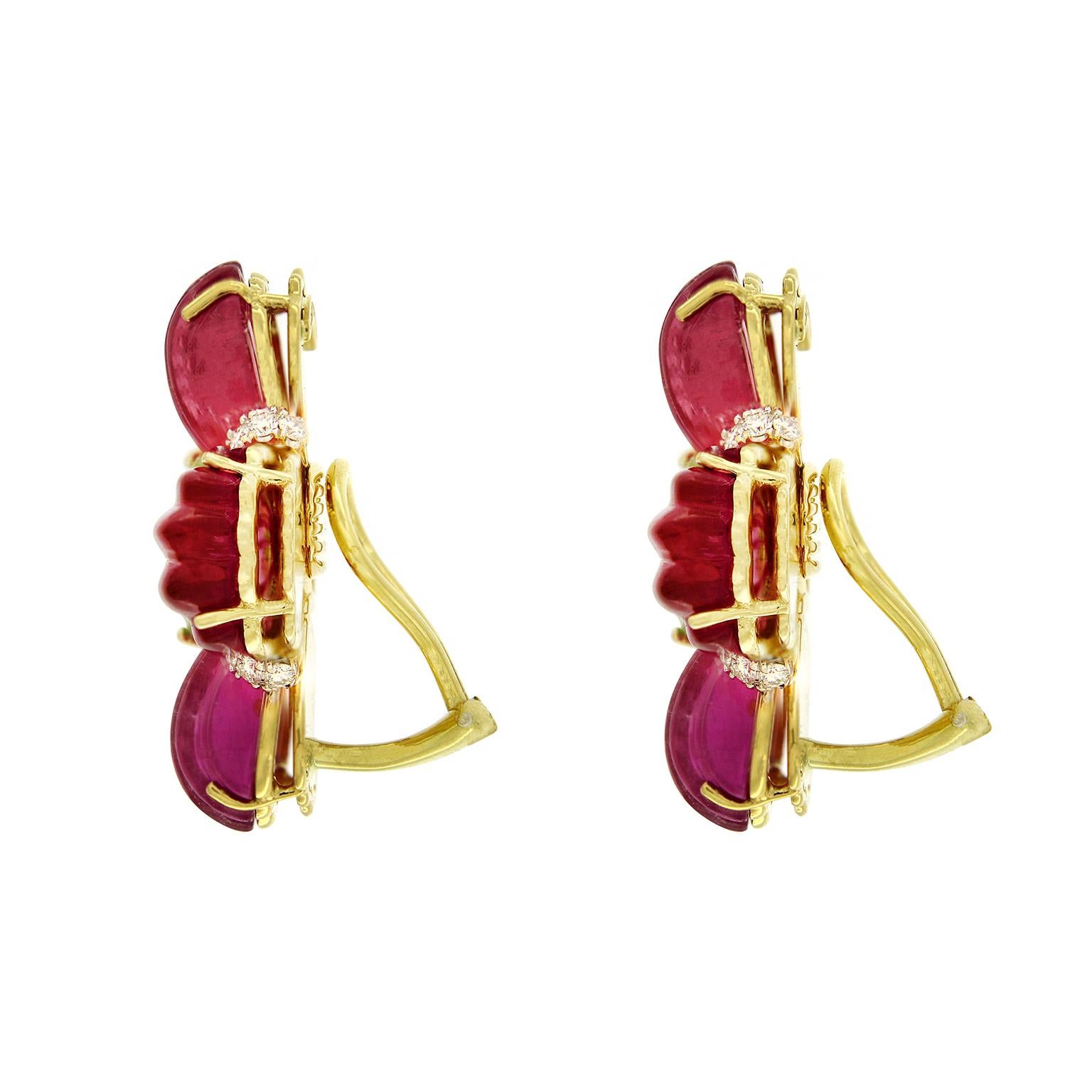 Valentin Magro Hand Carved Rubellite and Trillian Peridot Earrings are set in 18k yellow gold. The rubellite is carved into fluted fan shapes. They flank faceted peridot, their hue and form contrasting with one another. Round brilliant cut diamond