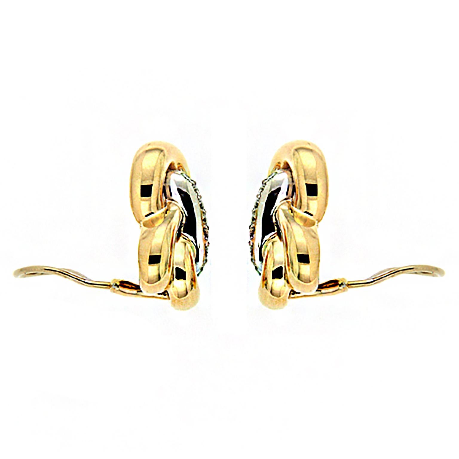 At Valentin Magro, inspiration often begins with the attention to details and lifestyles. The Hercules knot is a classic jewelry motif. Here, it forms earrings of 18k yellow gold and embellished with strips of platinum. Each piece is a mirror of the