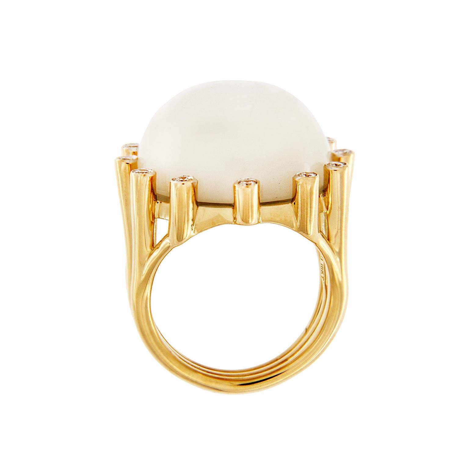 Valentin Magro La Luna Moonstone Gold Ring In New Condition In New York, NY
